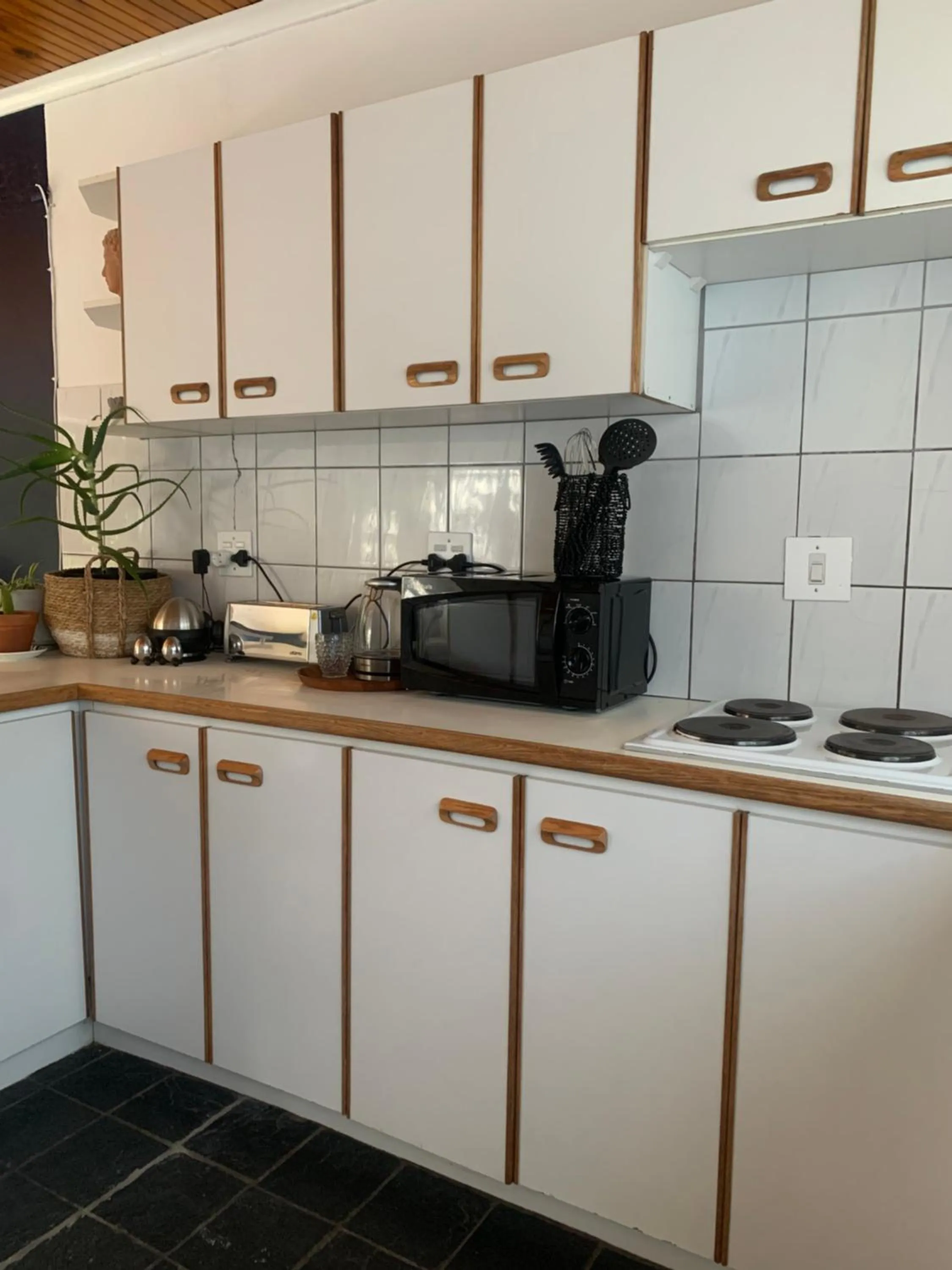 Kitchen or kitchenette in The Little Hideaway Guesthouse