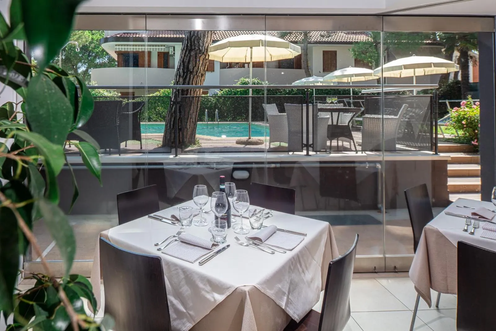 Restaurant/places to eat in Hotel Martini