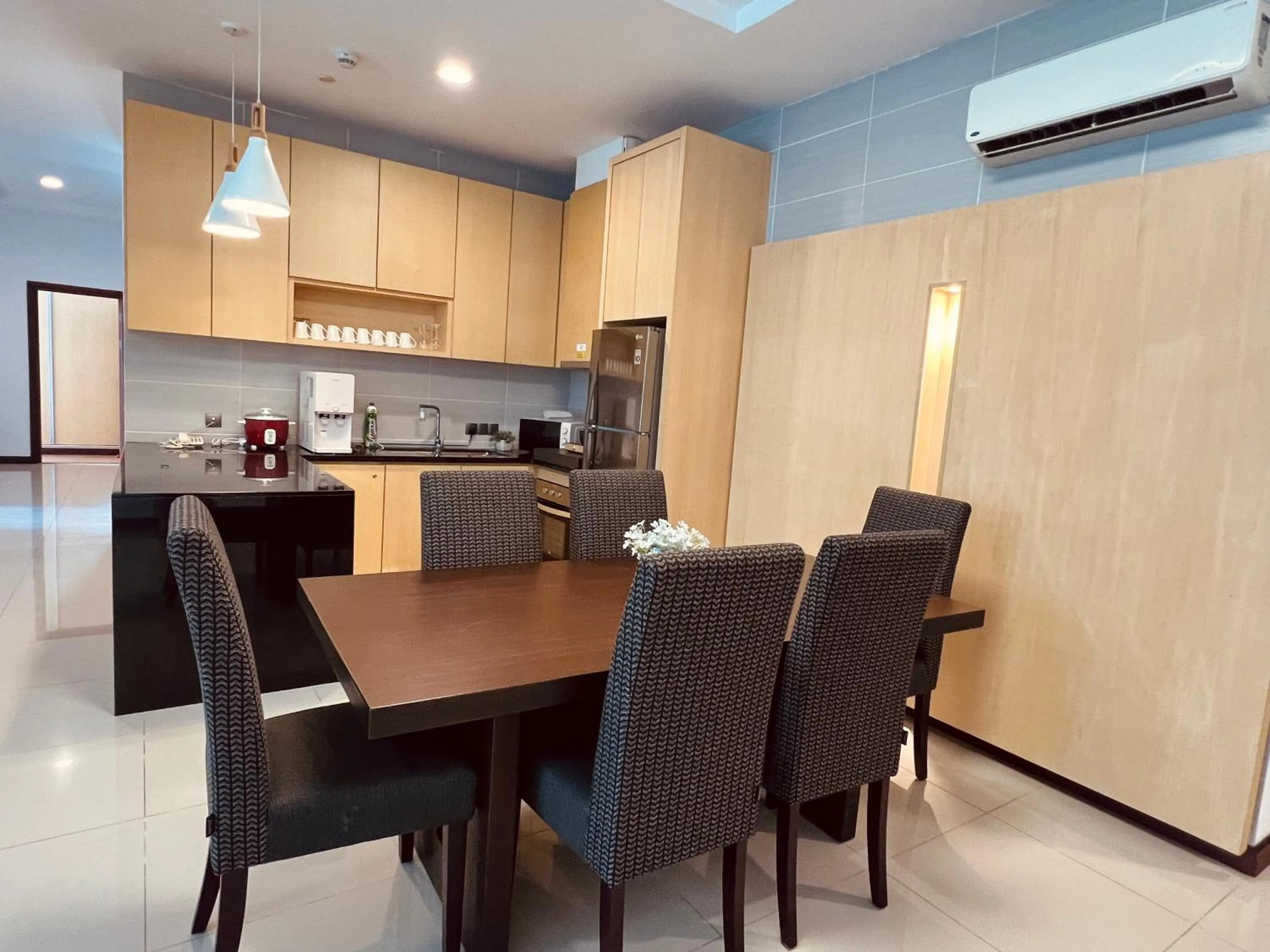 Kitchen or kitchenette in Imperial Grand Suite Apartment Kuching