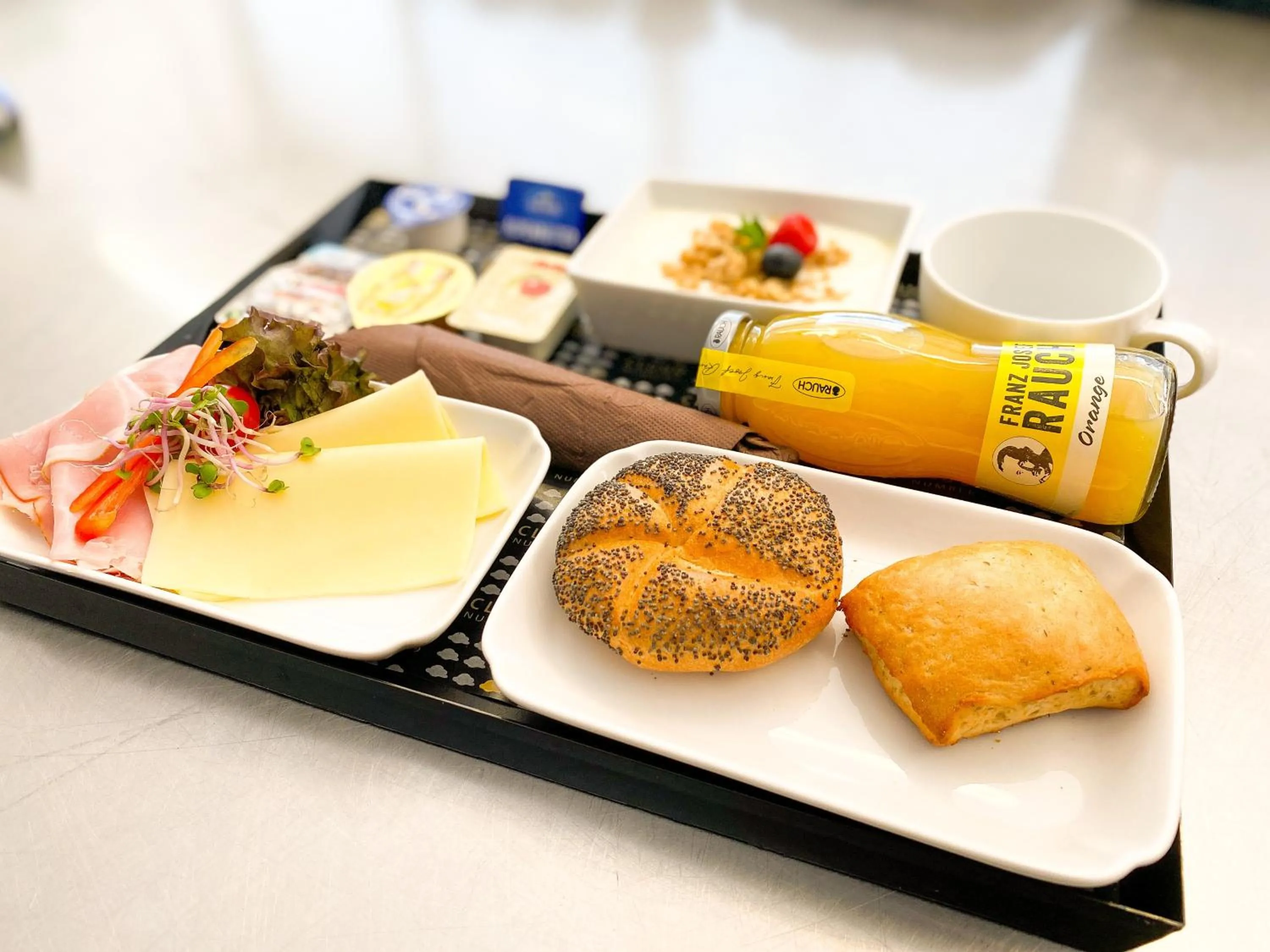 Breakfast in Blackhome Innsbruck City East I contactless check-in