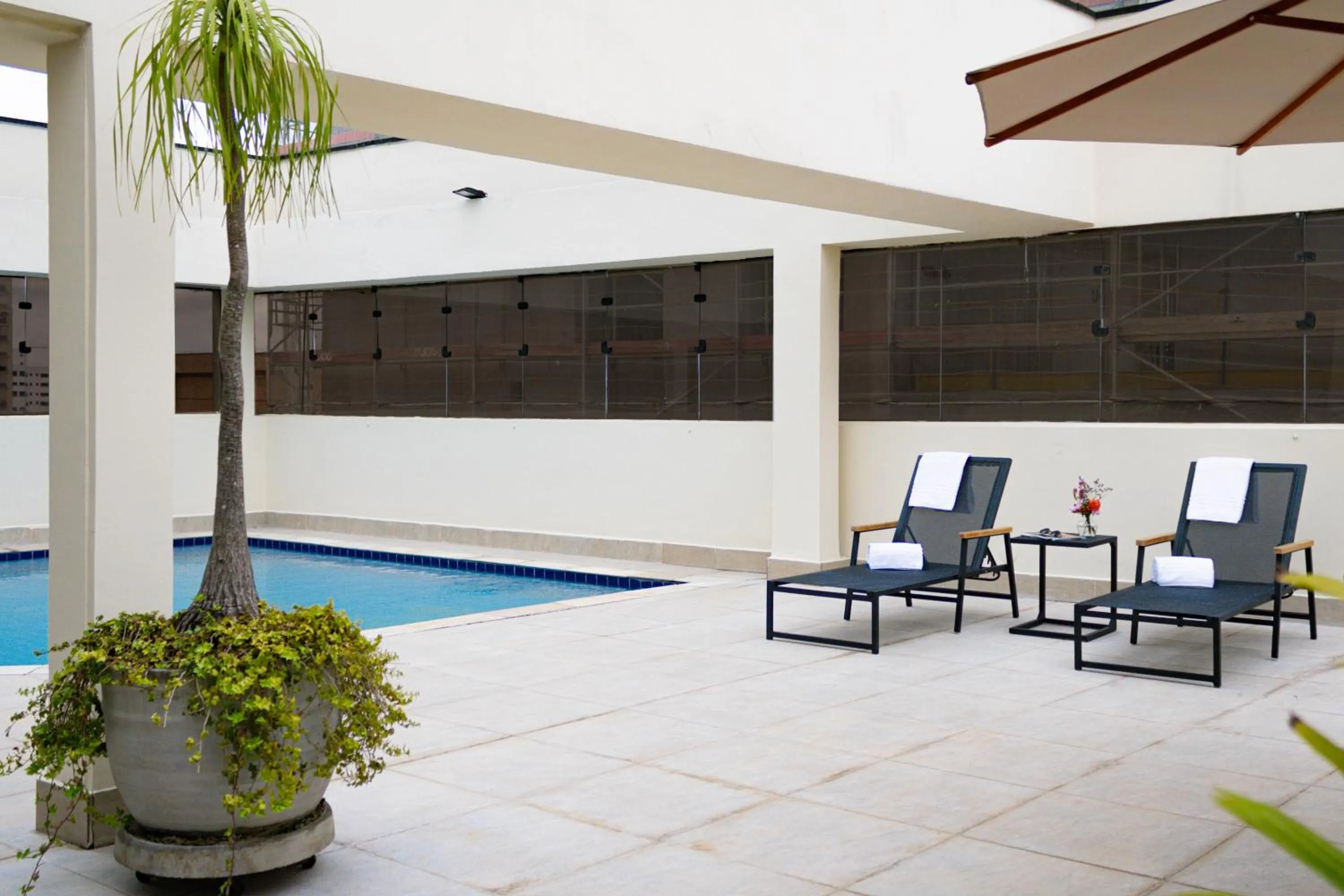 Swimming pool in Matiz Manhattan