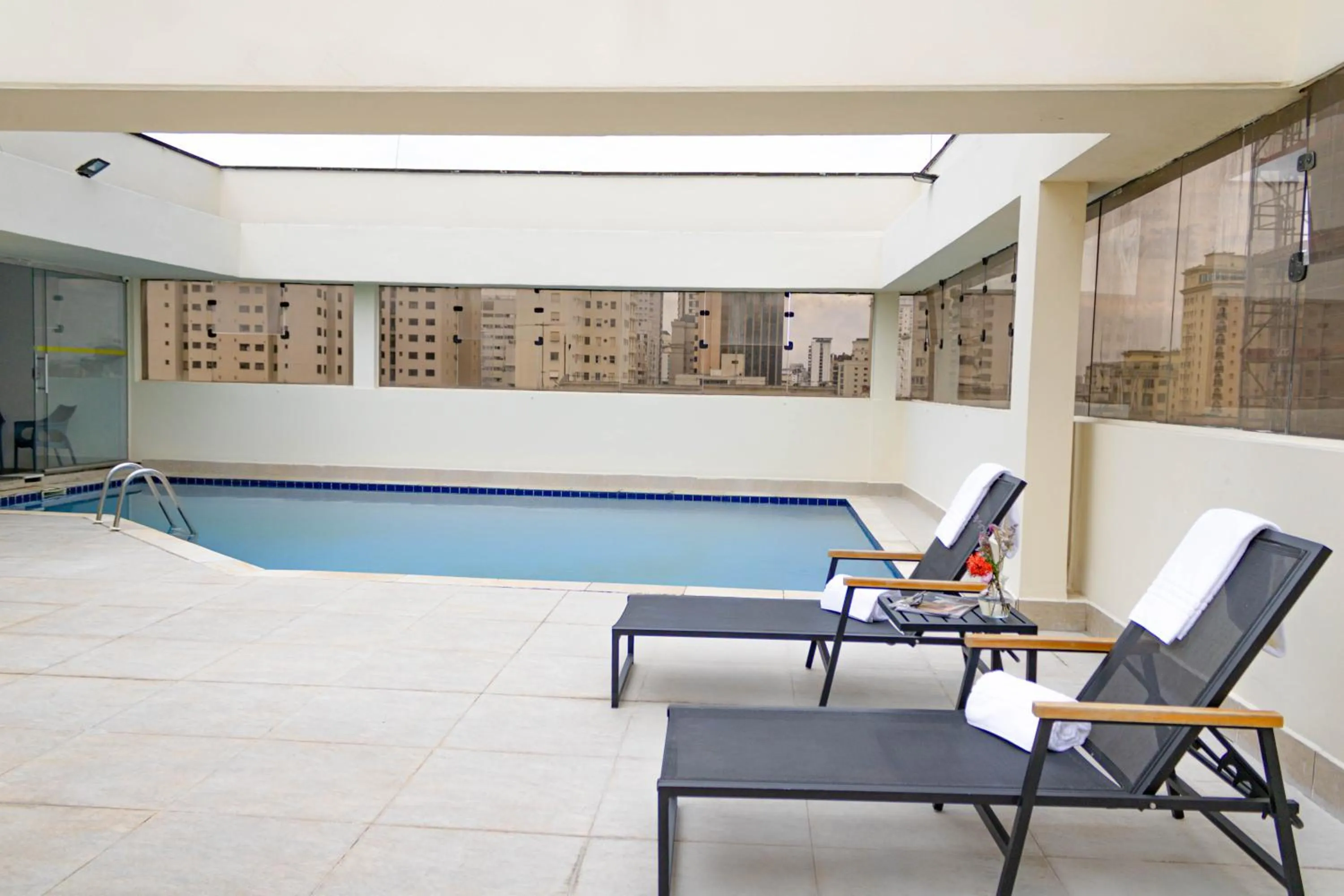 Swimming pool in Matiz Manhattan