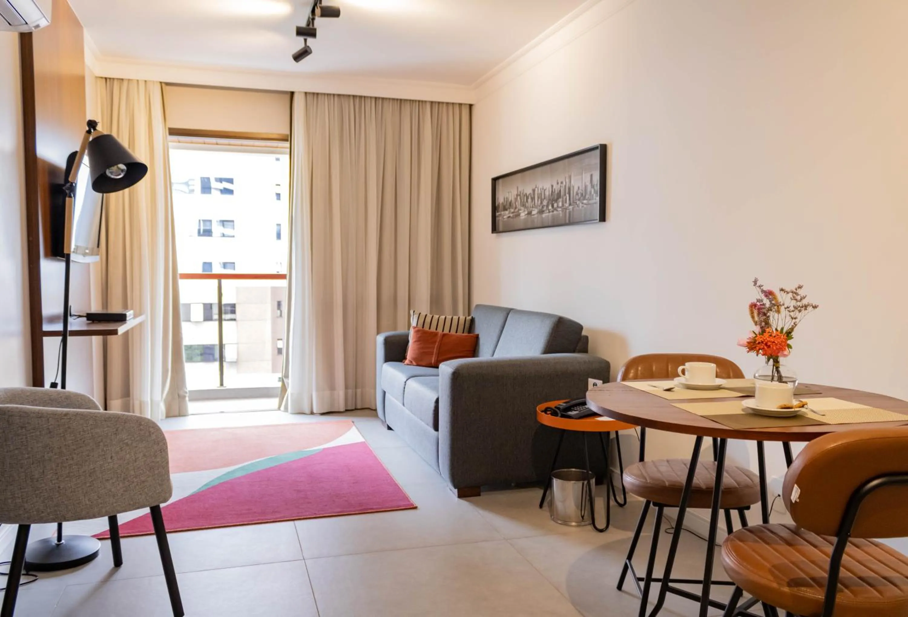 Seating area in Matiz Manhattan