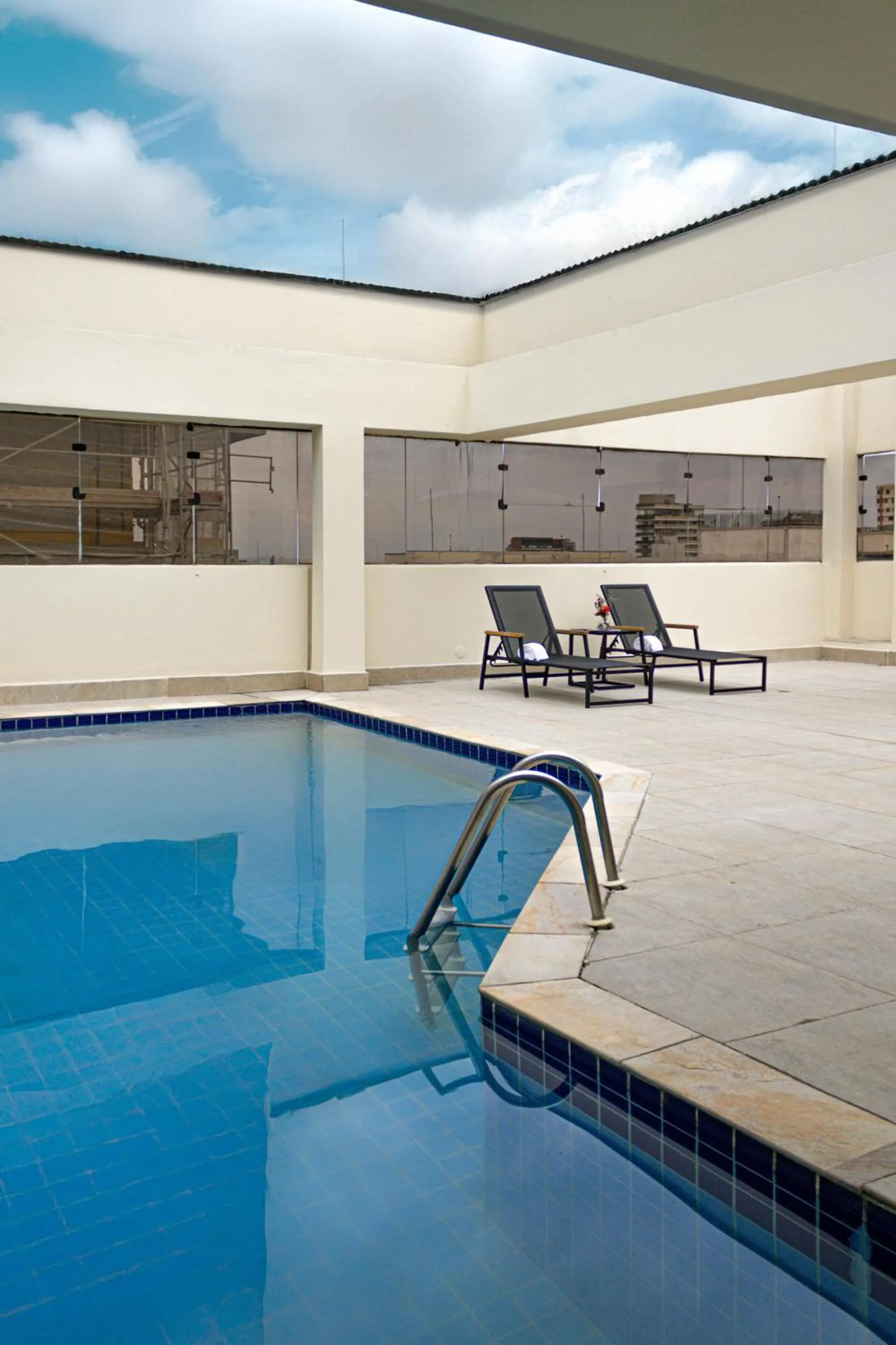 Pool view in Matiz Manhattan