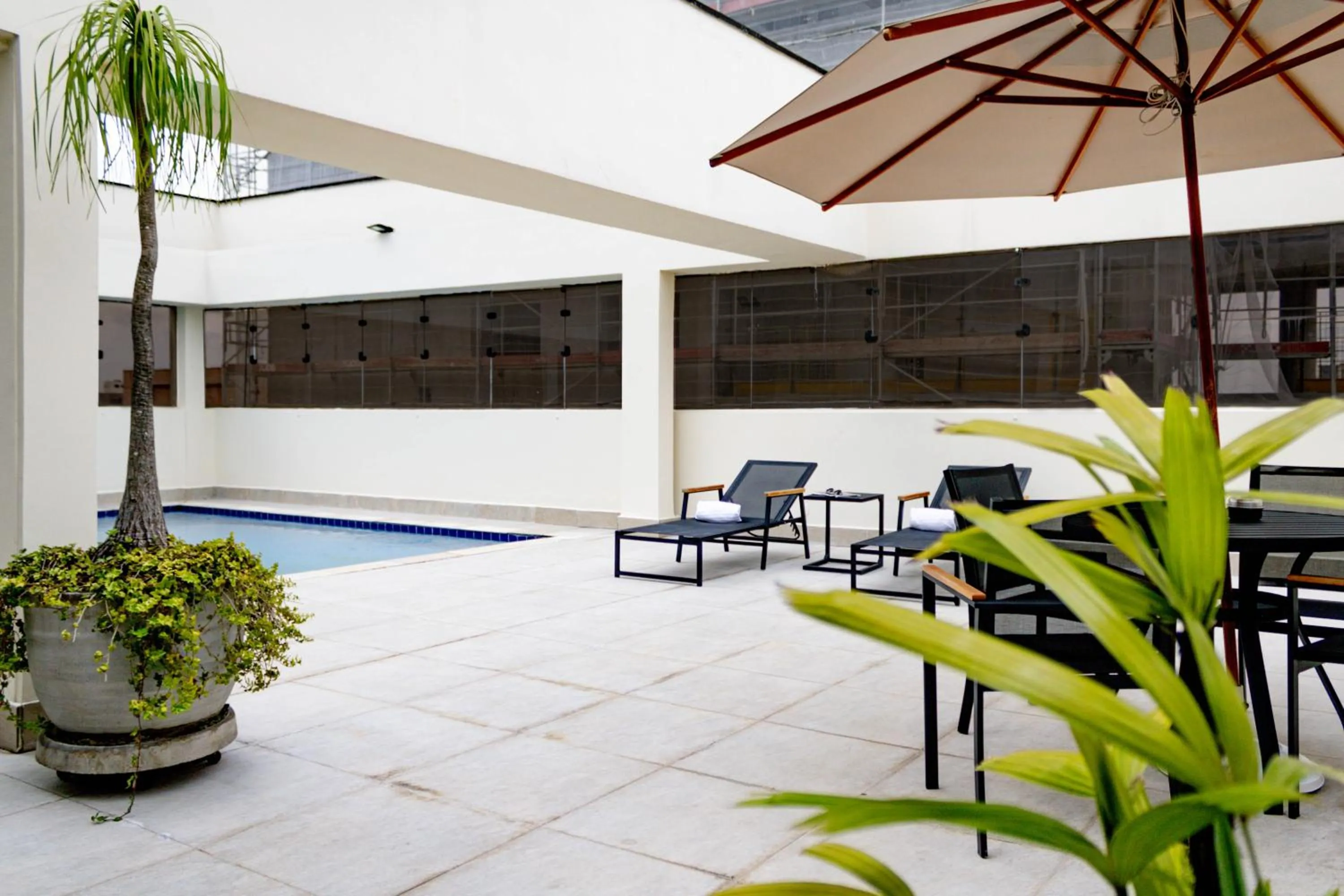 Pool view in Matiz Manhattan