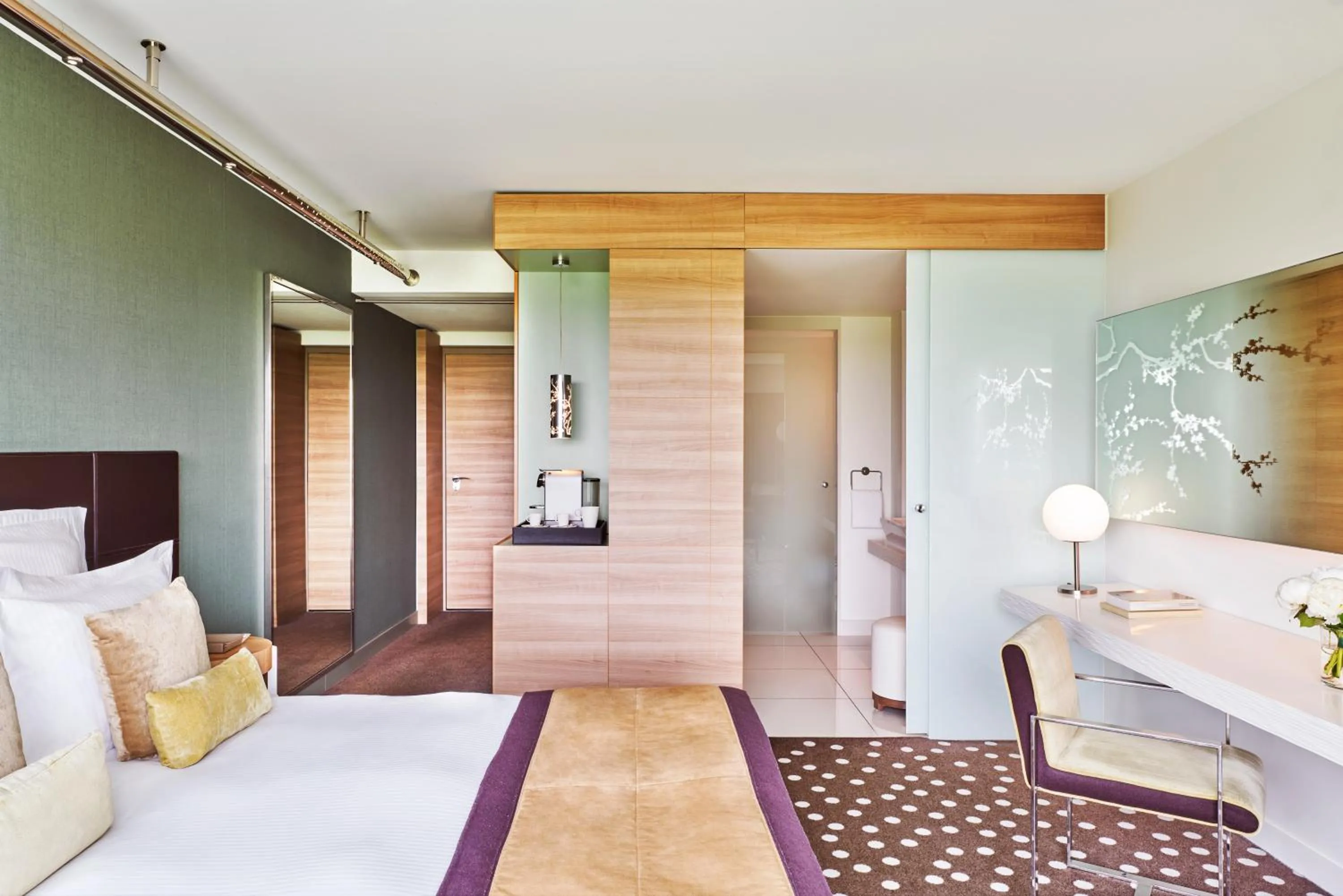 Bedroom, Bed in Hôtel Barrière Lille