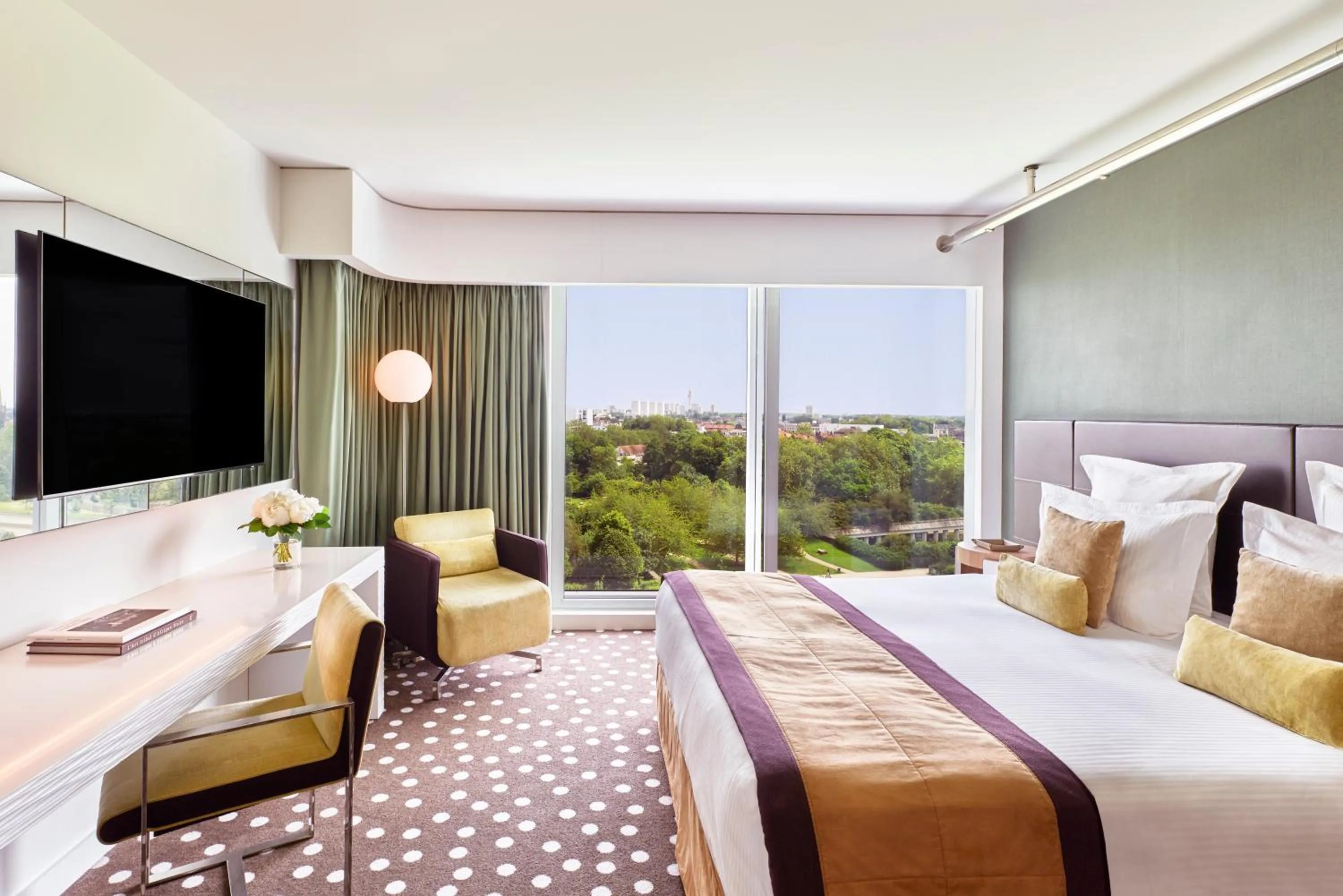 Bedroom, Bed in Hôtel Barrière Lille