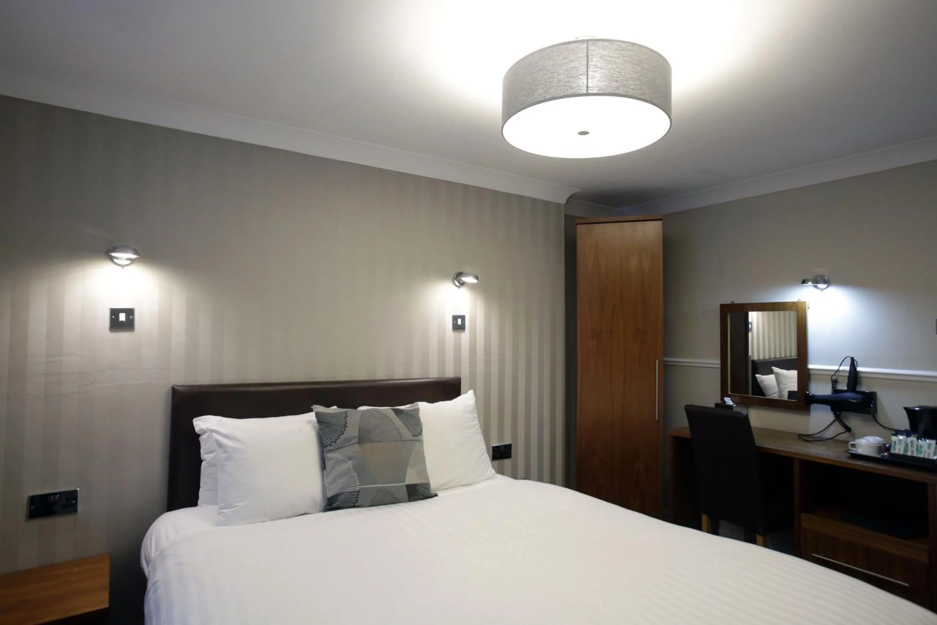 Bed in Kelvingrove Hotel - Sauchiehall St