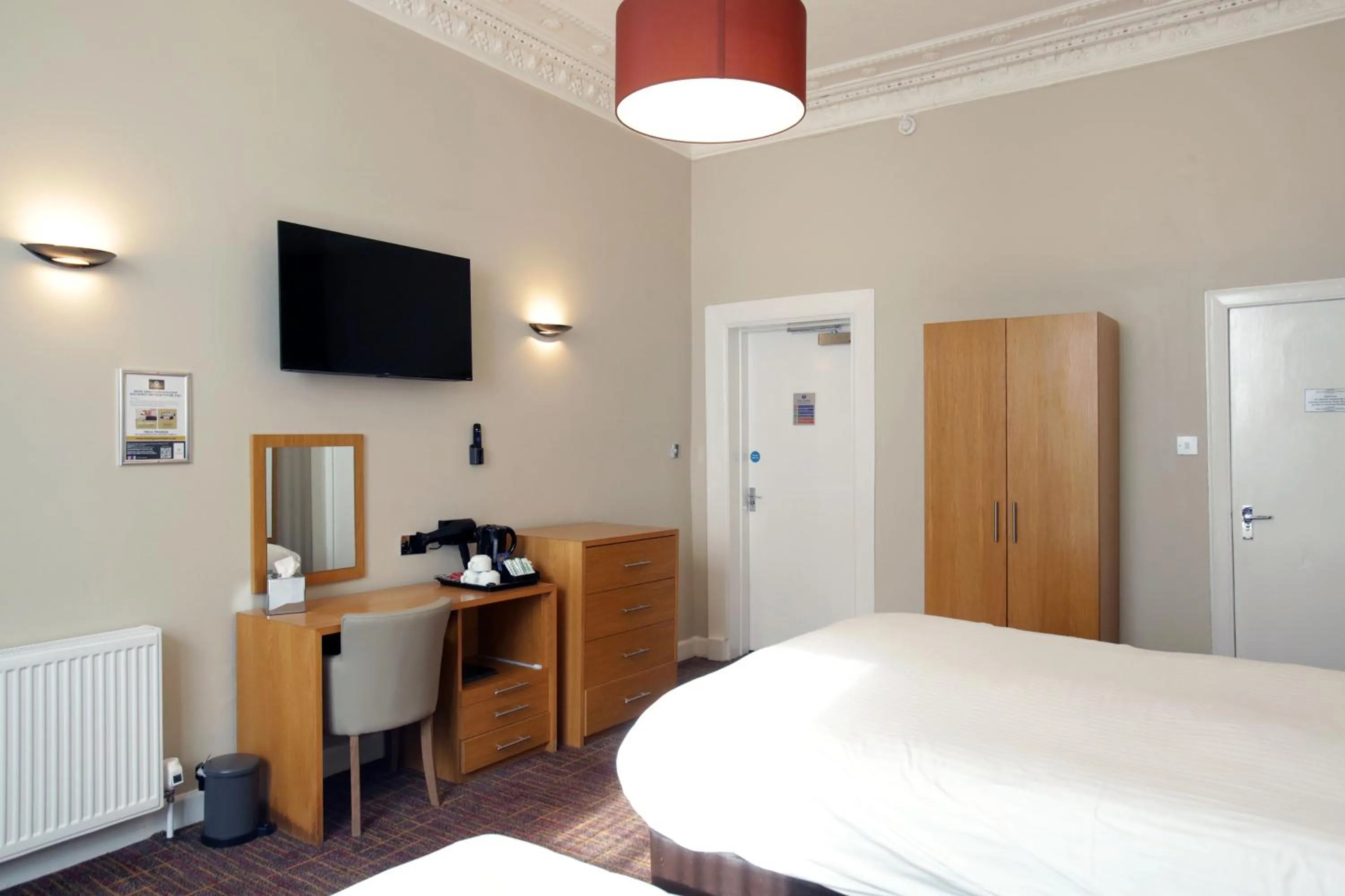 Photo of the whole room, Bed in Kelvingrove Hotel - Sauchiehall St