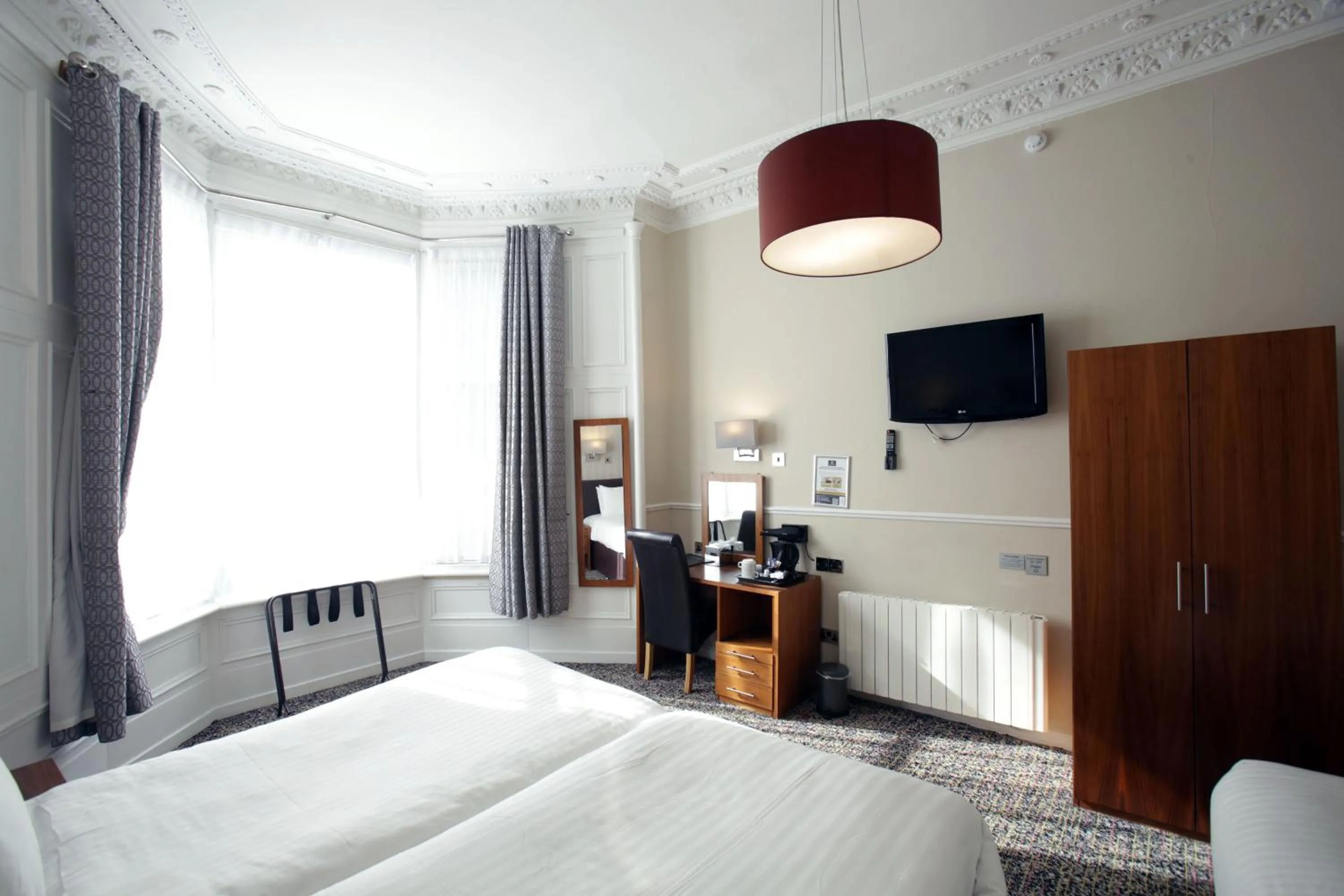 Photo of the whole room, Bed in Kelvingrove Hotel - Sauchiehall St
