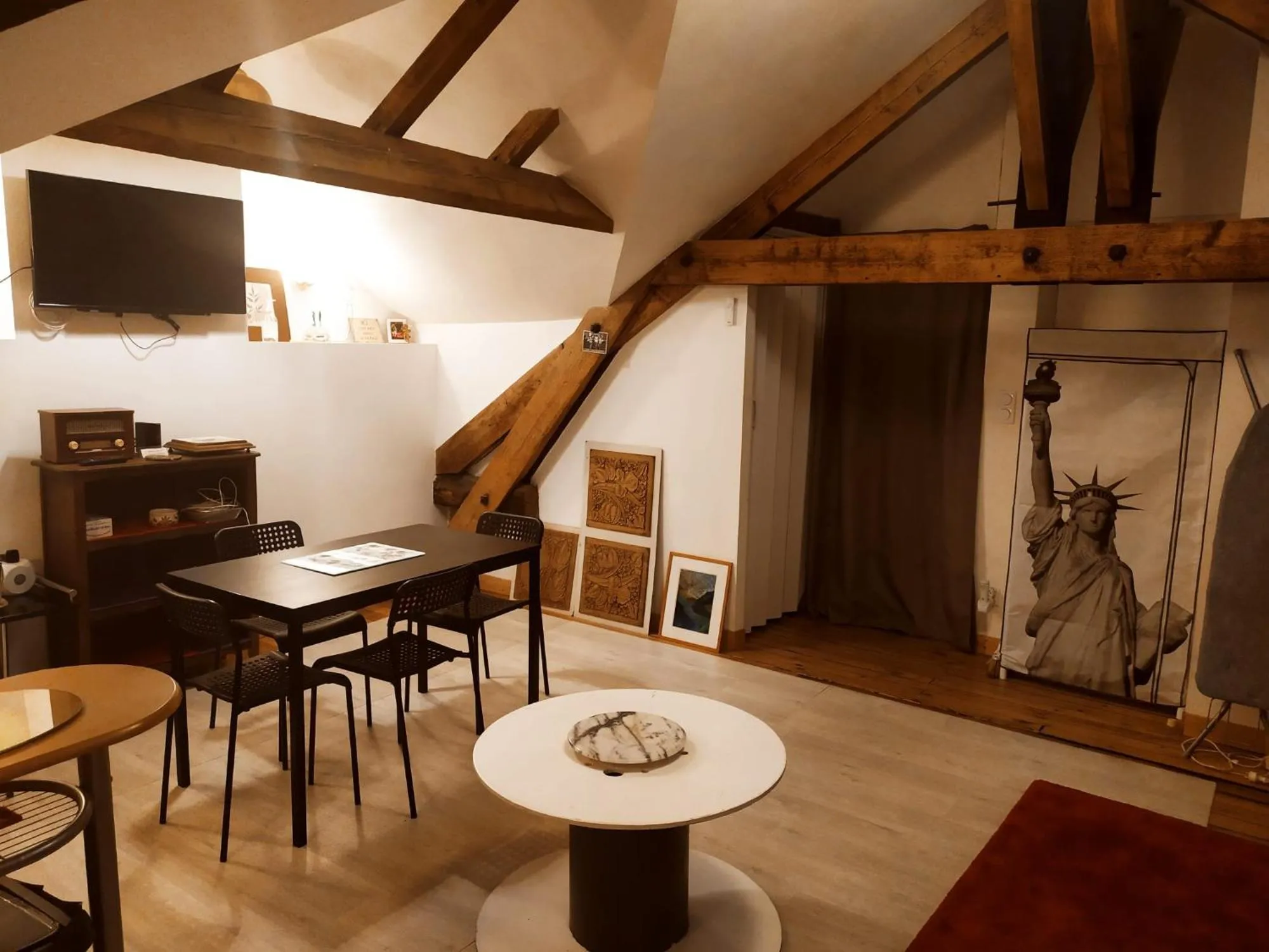 Communal lounge/ TV room in Les Bains Douches