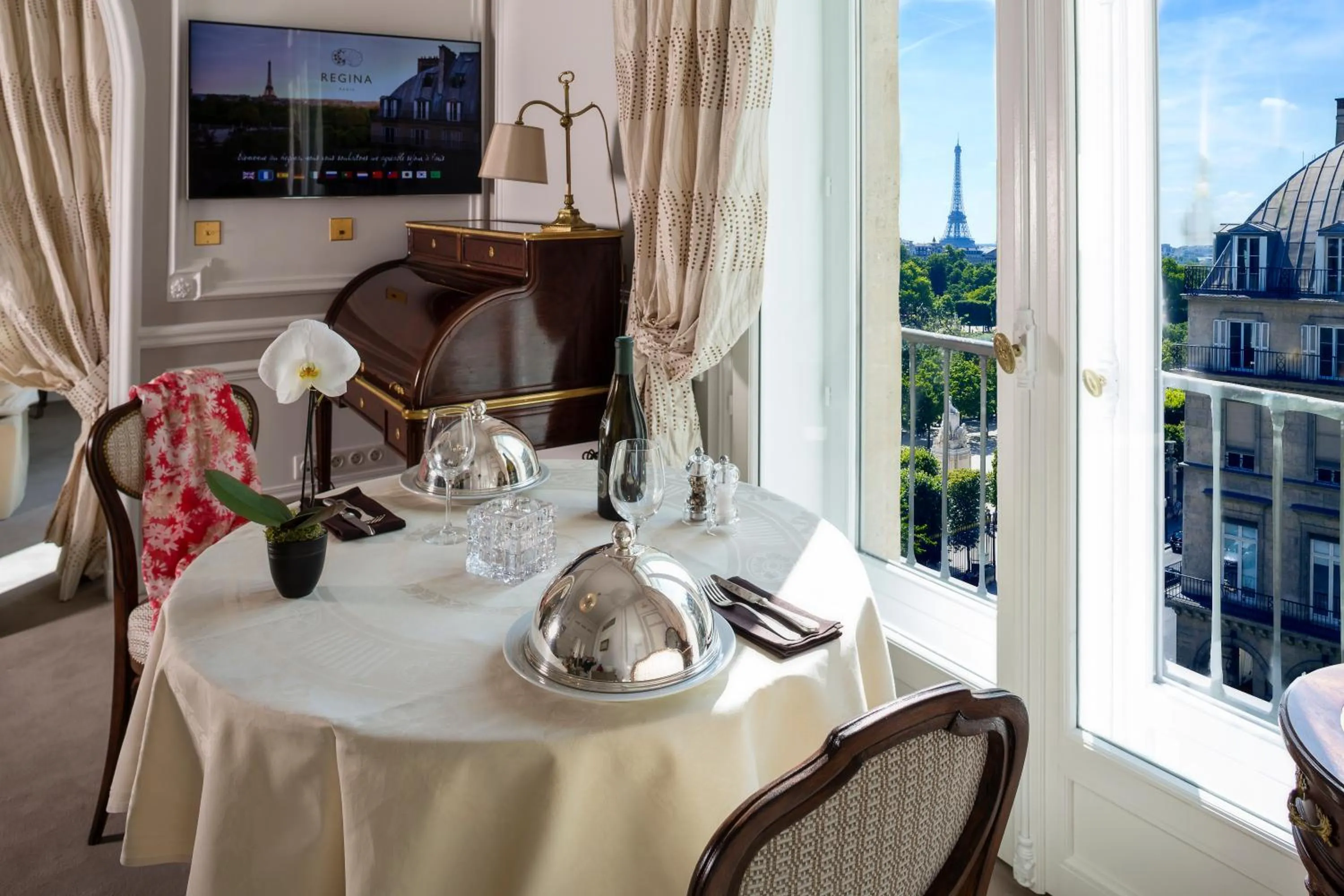 Dining area in Hôtel Regina Louvre