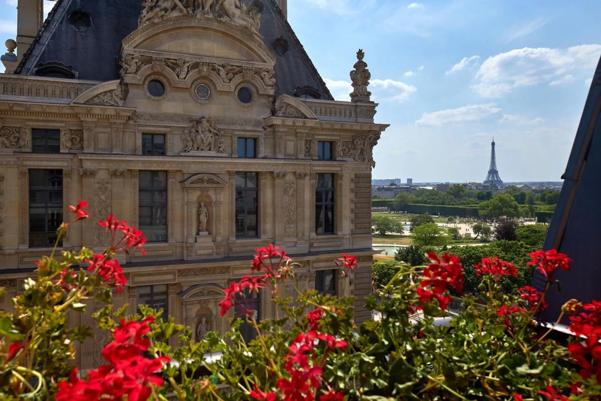 Landmark view in Hôtel Regina Louvre