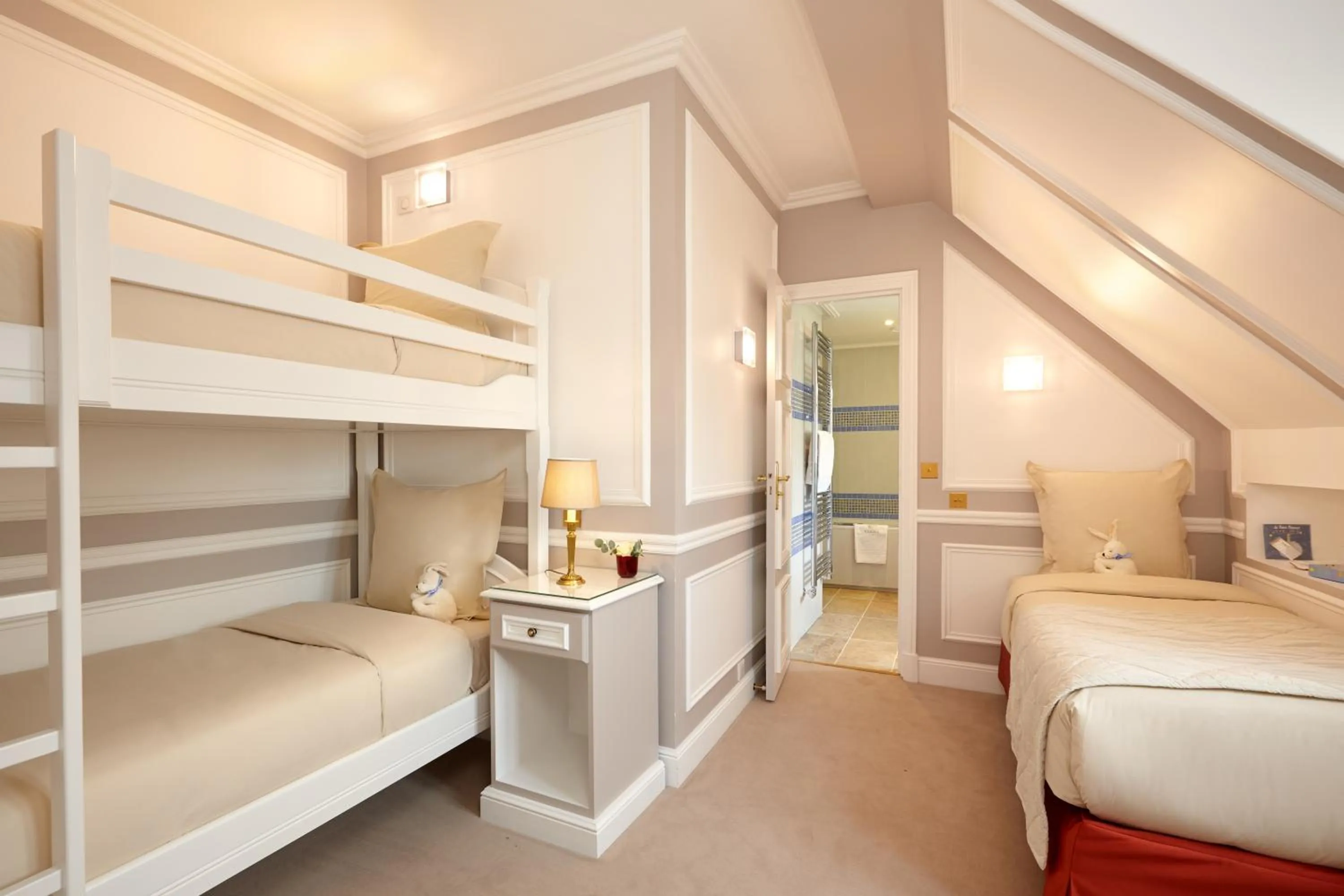 Bedroom, Bed in Hôtel Regina Louvre