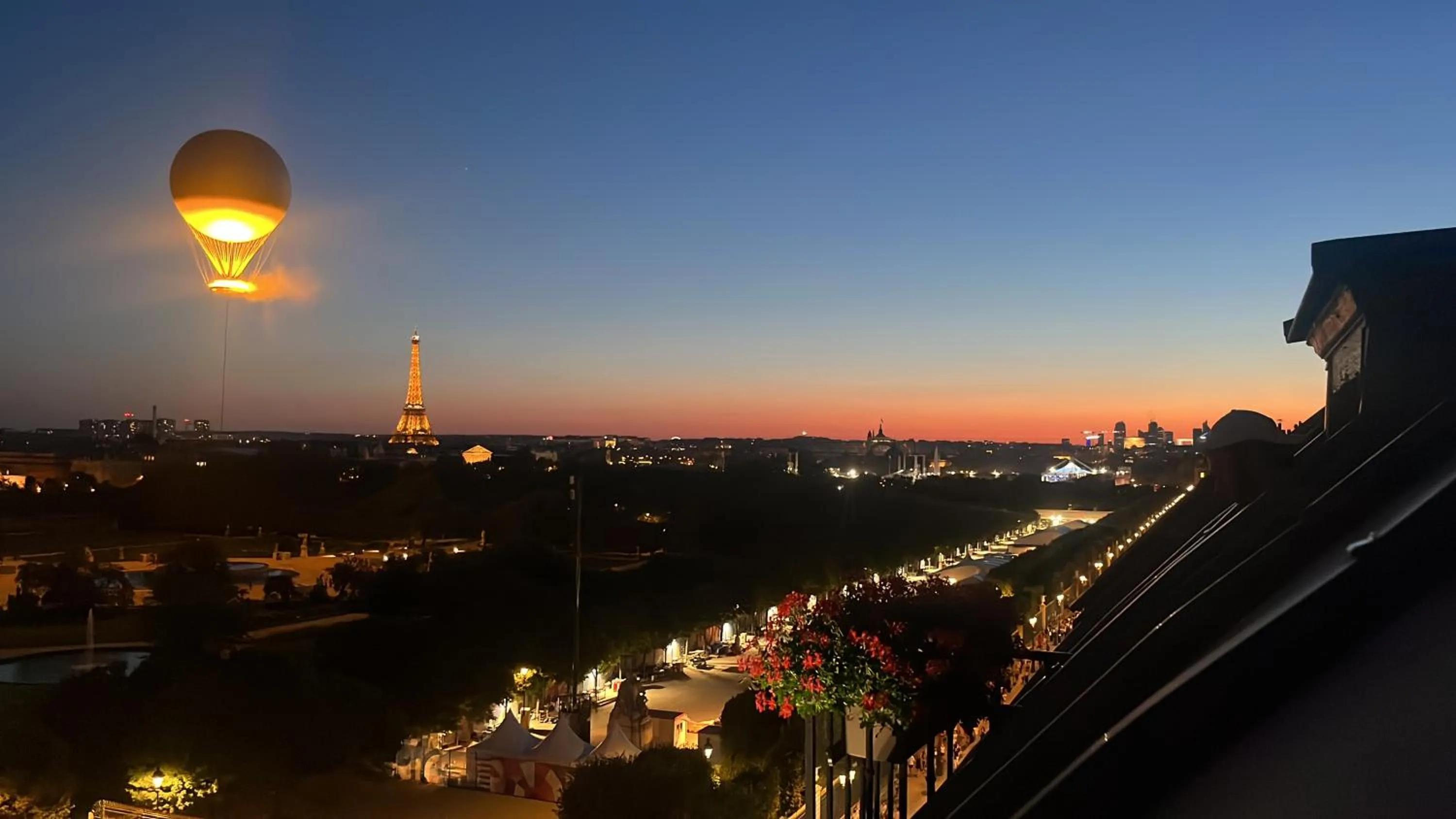 Property building in Hôtel Regina Louvre