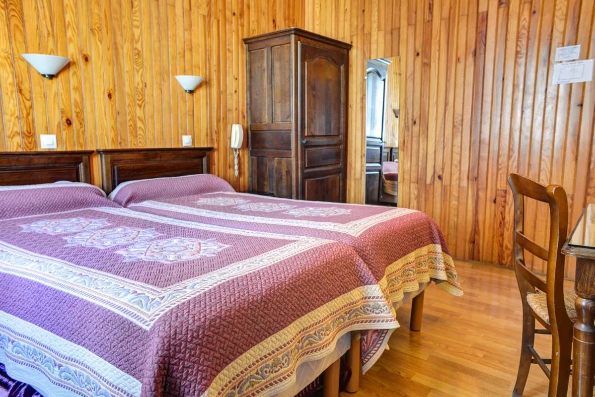 Bedroom, Bed in Hôtel Paris Nord