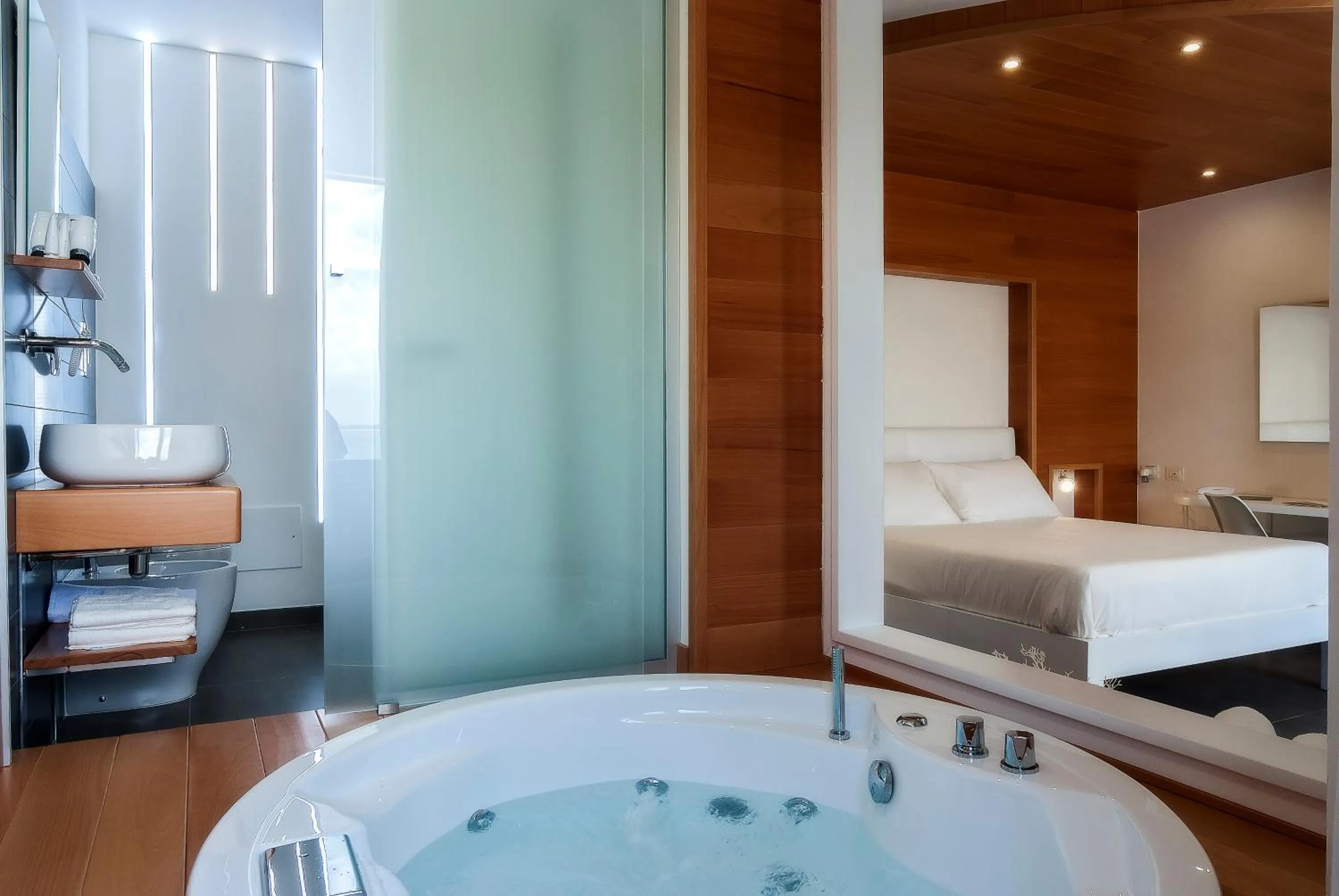 Hot Tub, Bed in La Sciabica