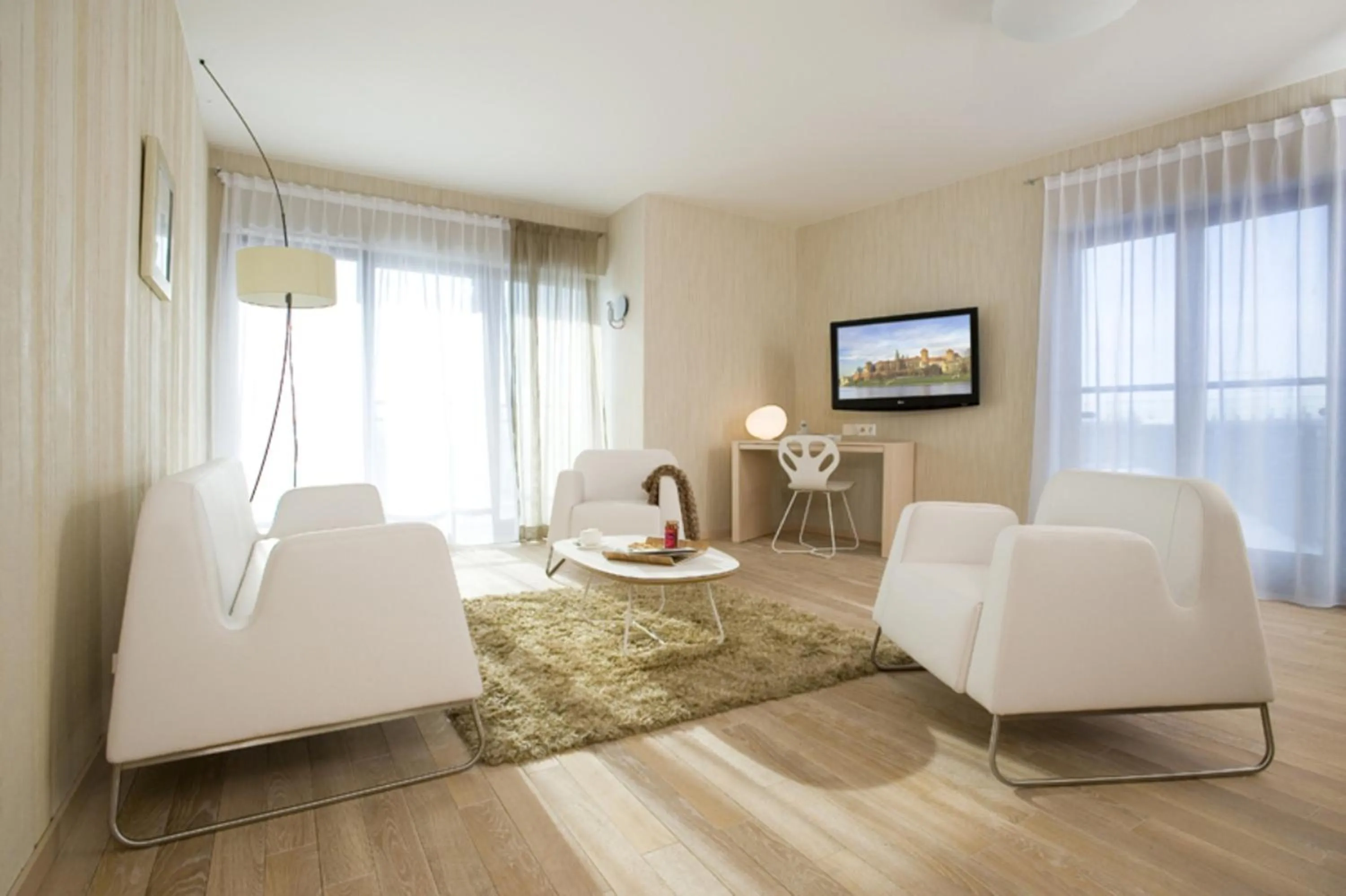 TV and multimedia in Niebieski Art Hotel & Spa