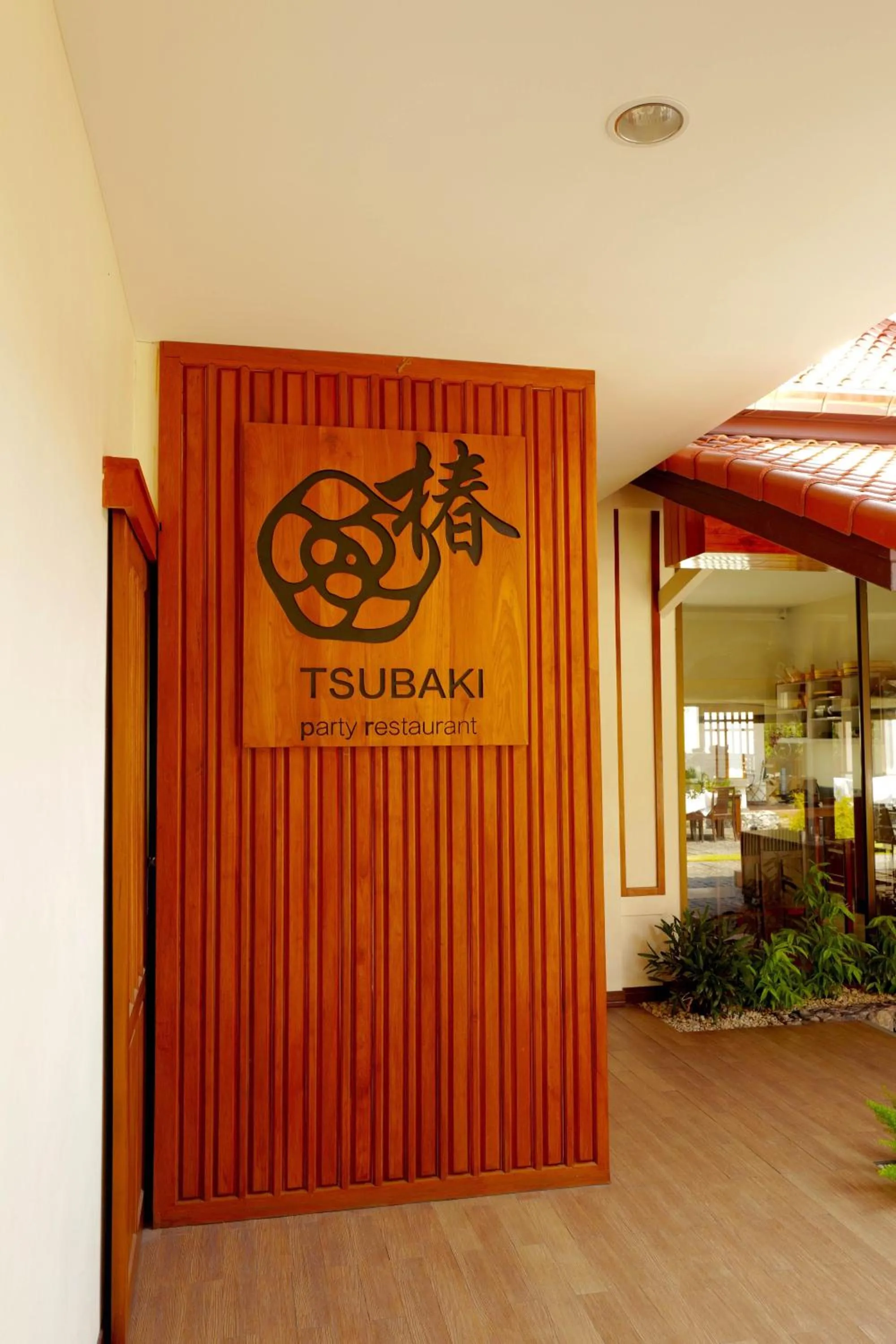 Restaurant/places to eat in J Park Hotel - SHA Extra Plus