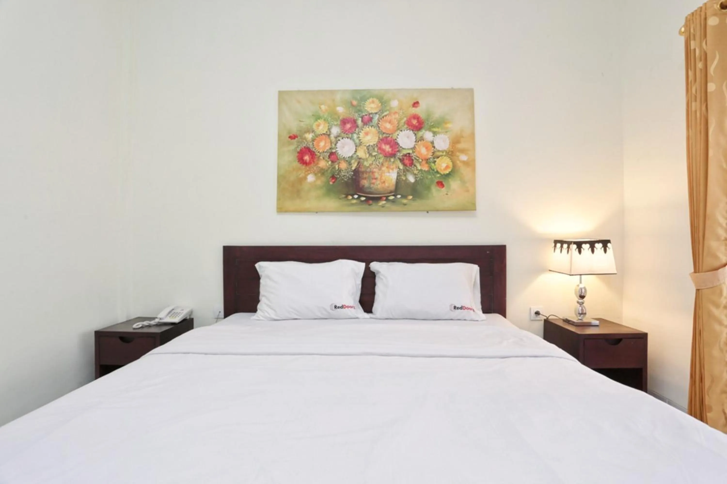 Bedroom, Bed in RedDoorz at Benesari 2 Legian