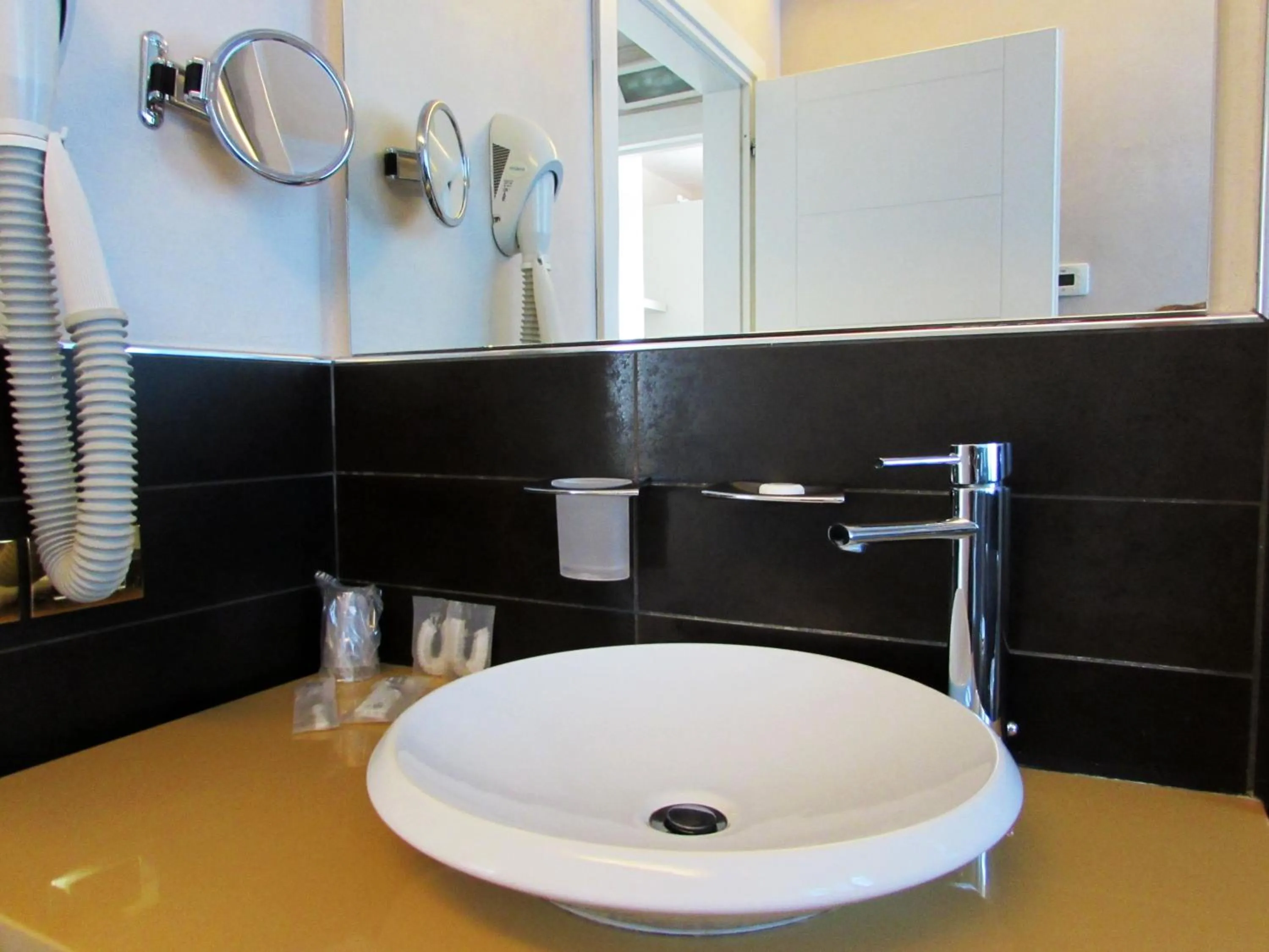 Bathroom in Hotel Dante Residence