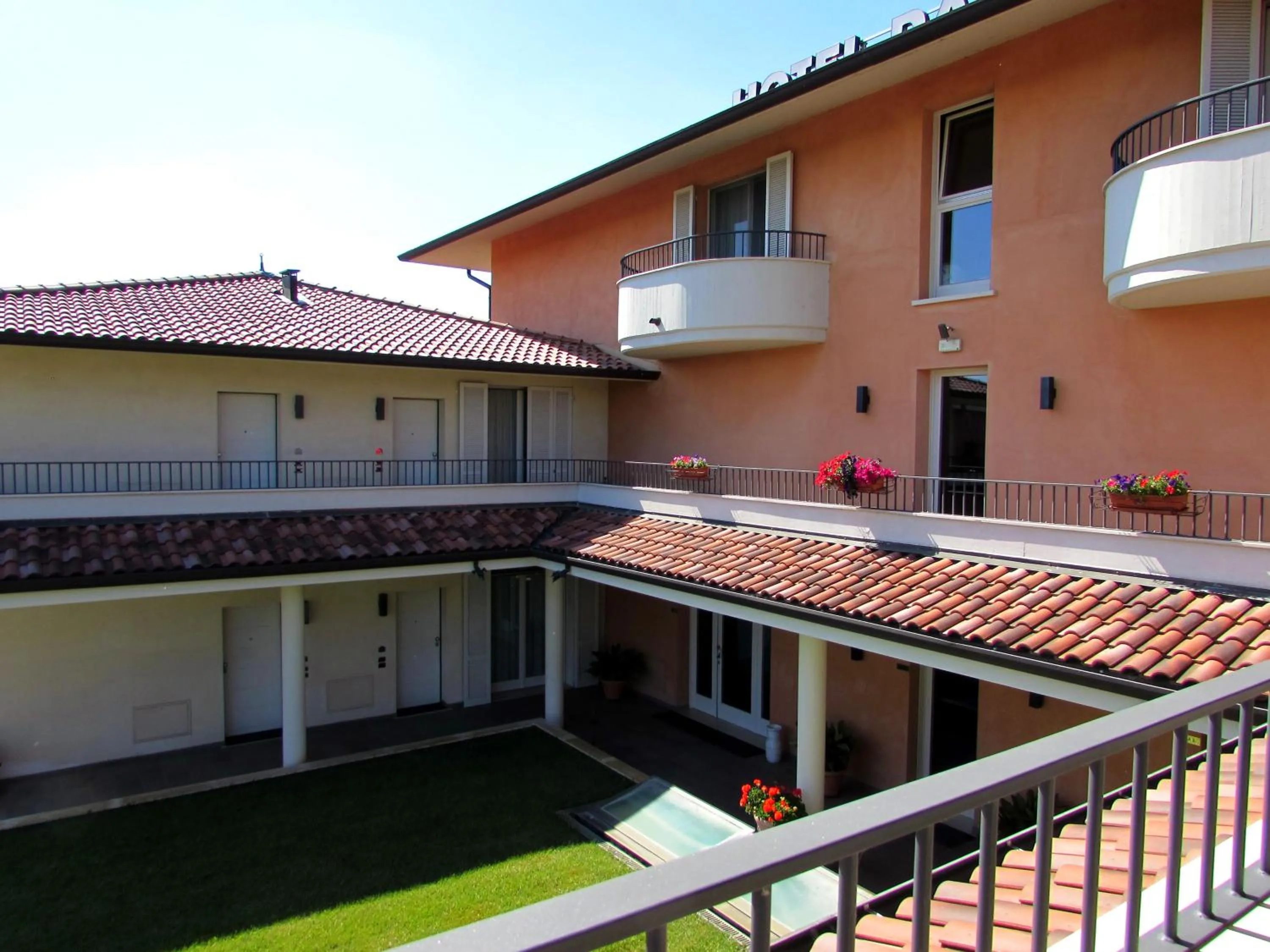 Day in Hotel Dante Residence