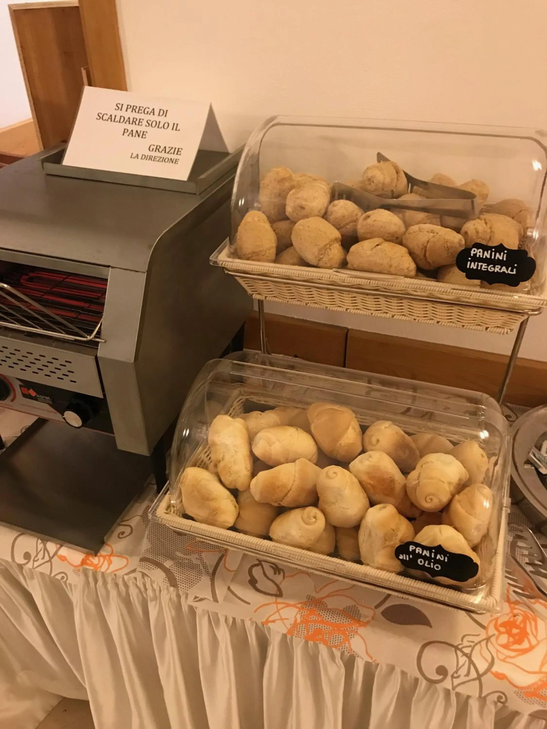 Breakfast in Hotel Il Pino