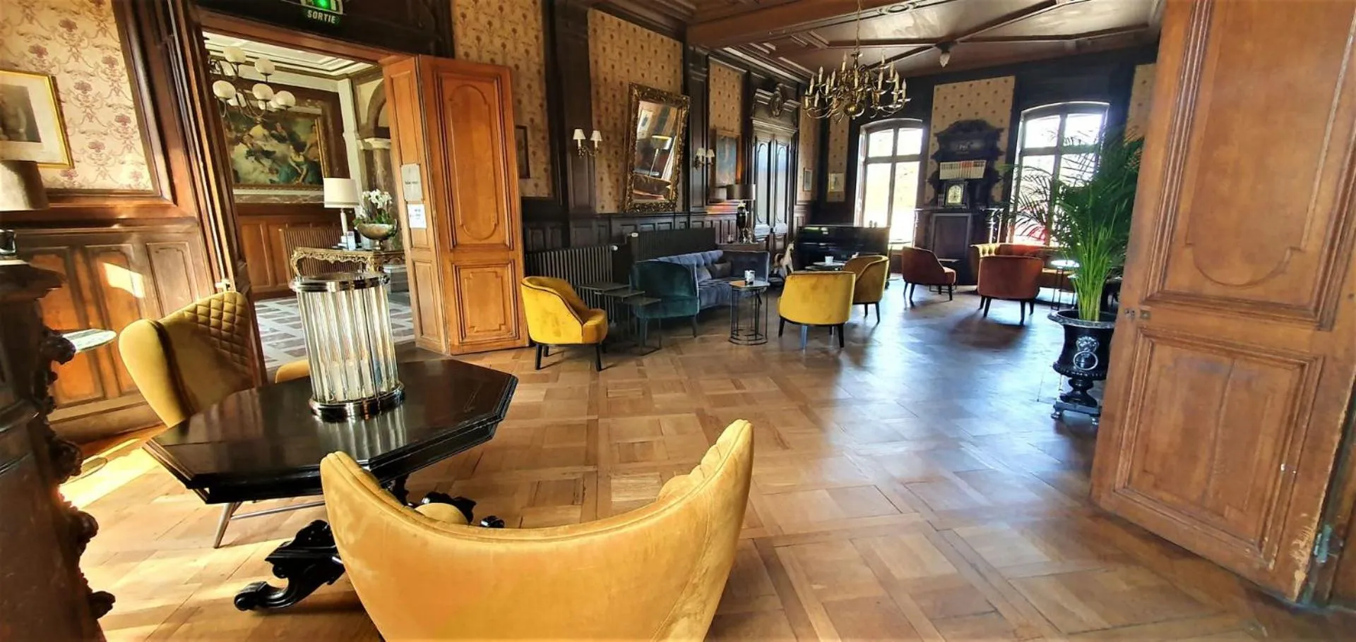 Lobby or reception in Château de Pourtalès