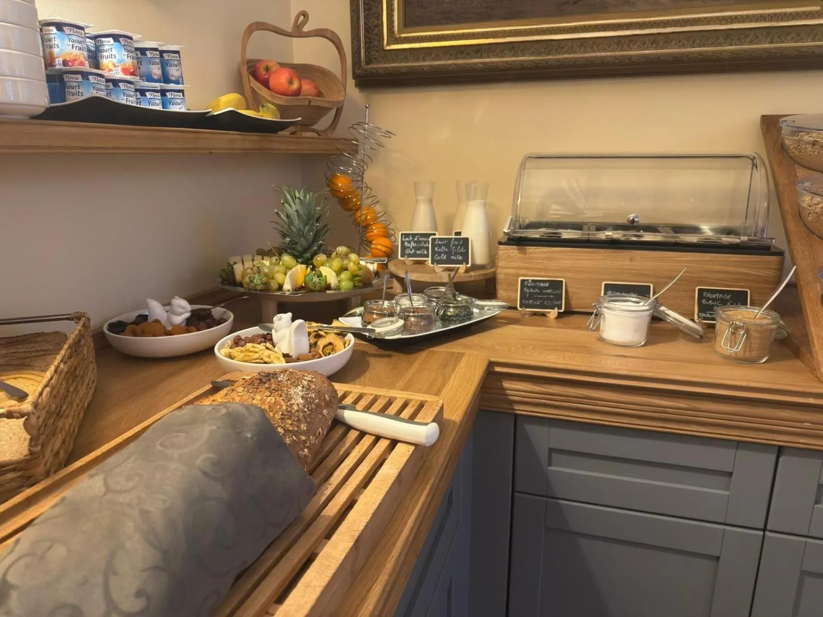 Buffet breakfast in Château de Pourtalès