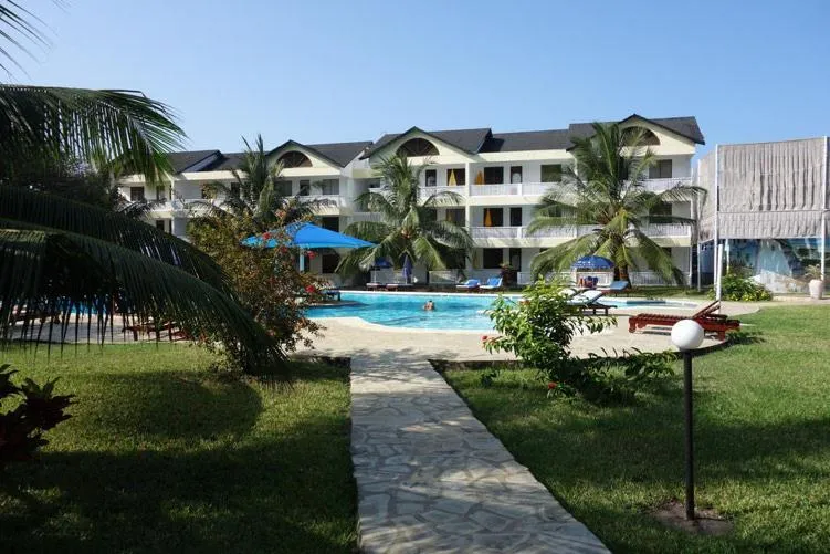 Swimming pool in Morning Star Diani