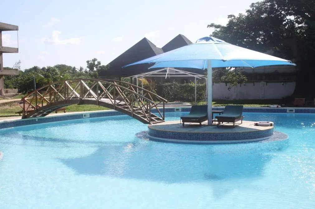 Swimming pool in Morning Star Diani