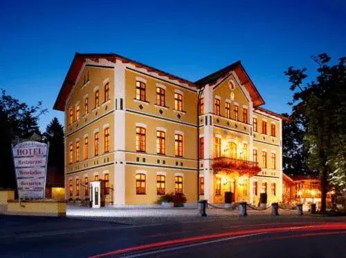 Hotel & Restaurant Waldschloss Hotel & Restaurant Waldschloss