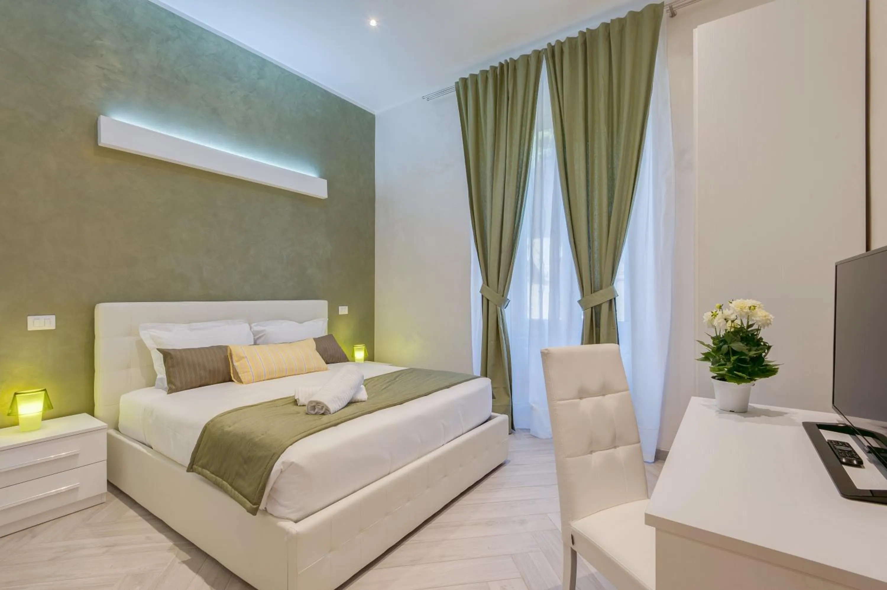 Bedroom, Bed in Penta Luxury House