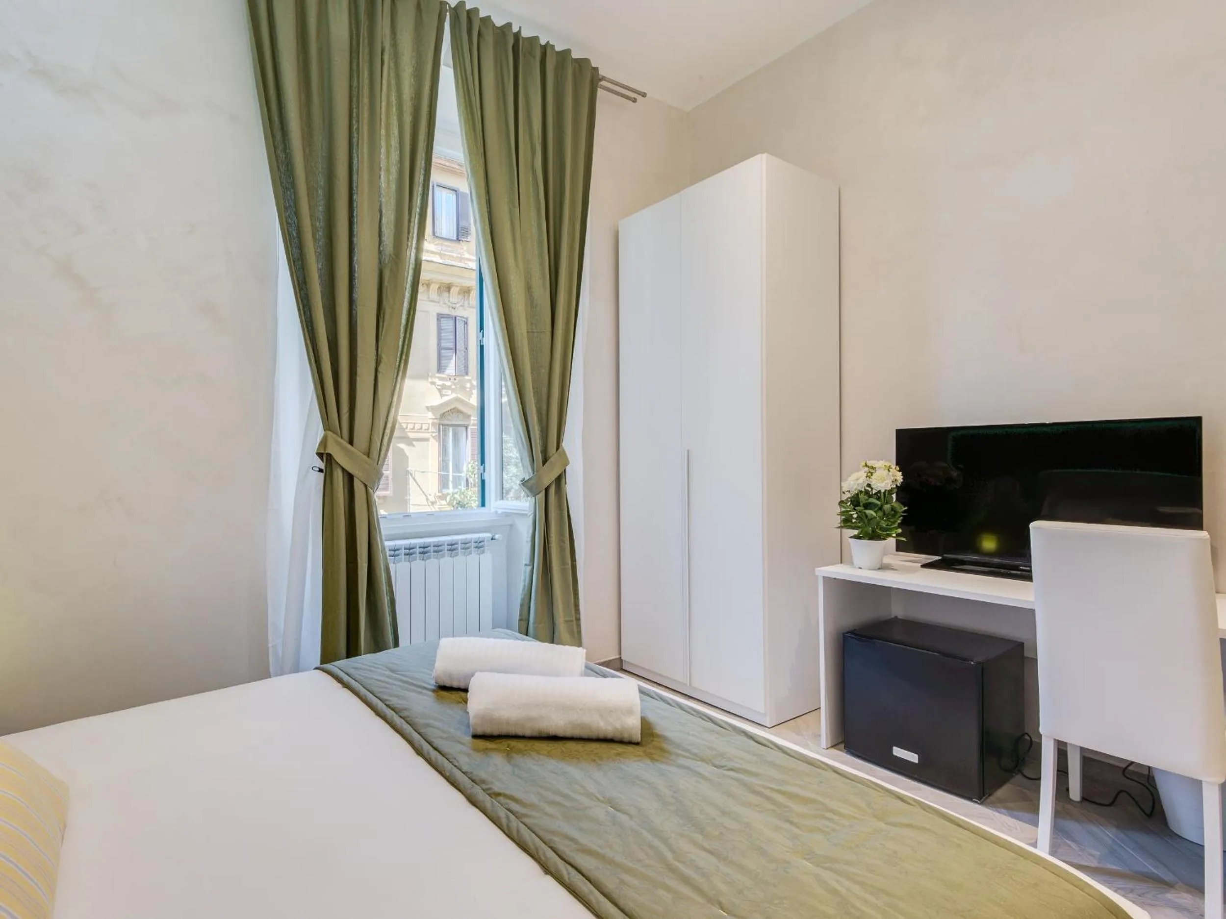 Bedroom, Bed in Penta Luxury House