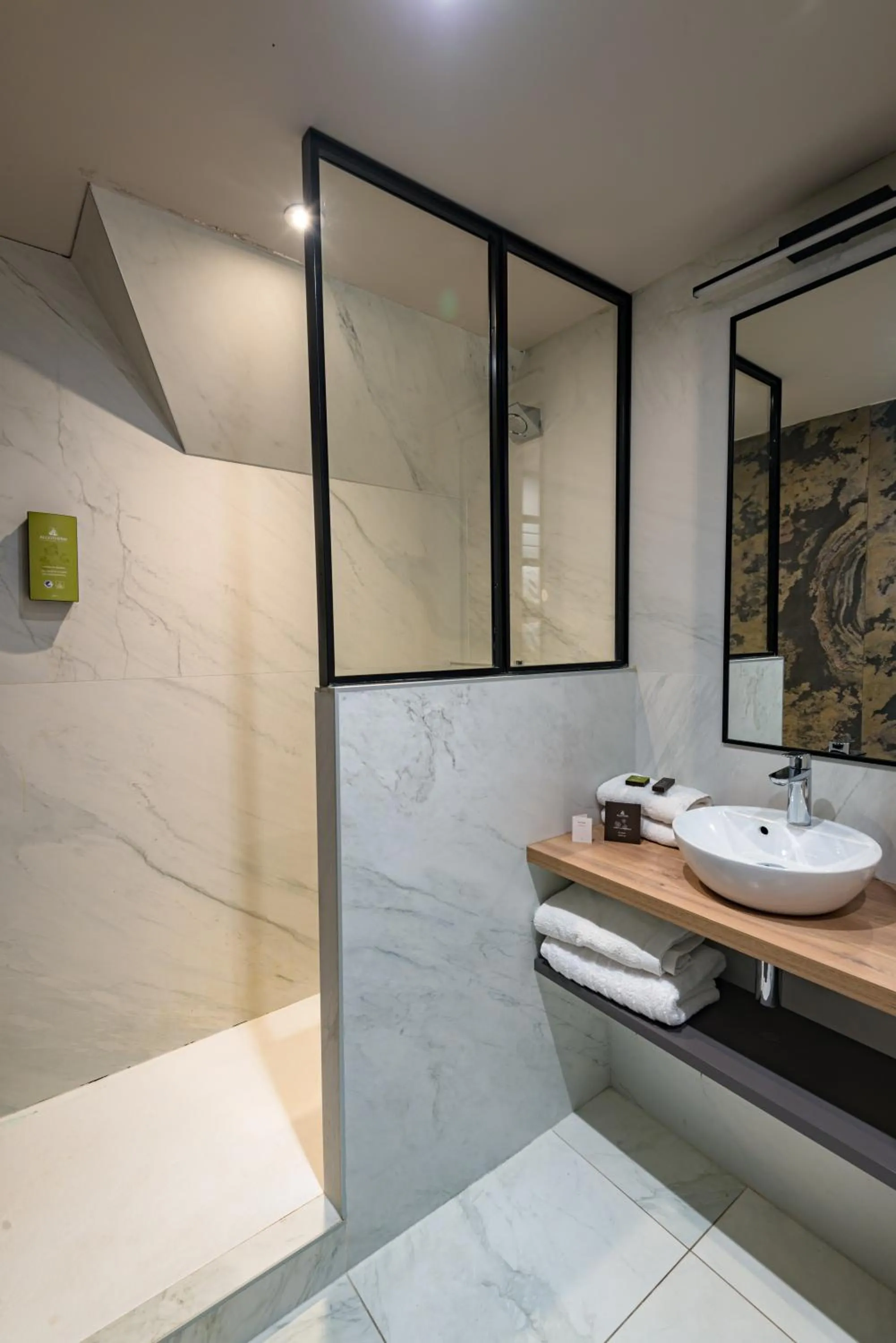 Bathroom in Hôtel de la Cité