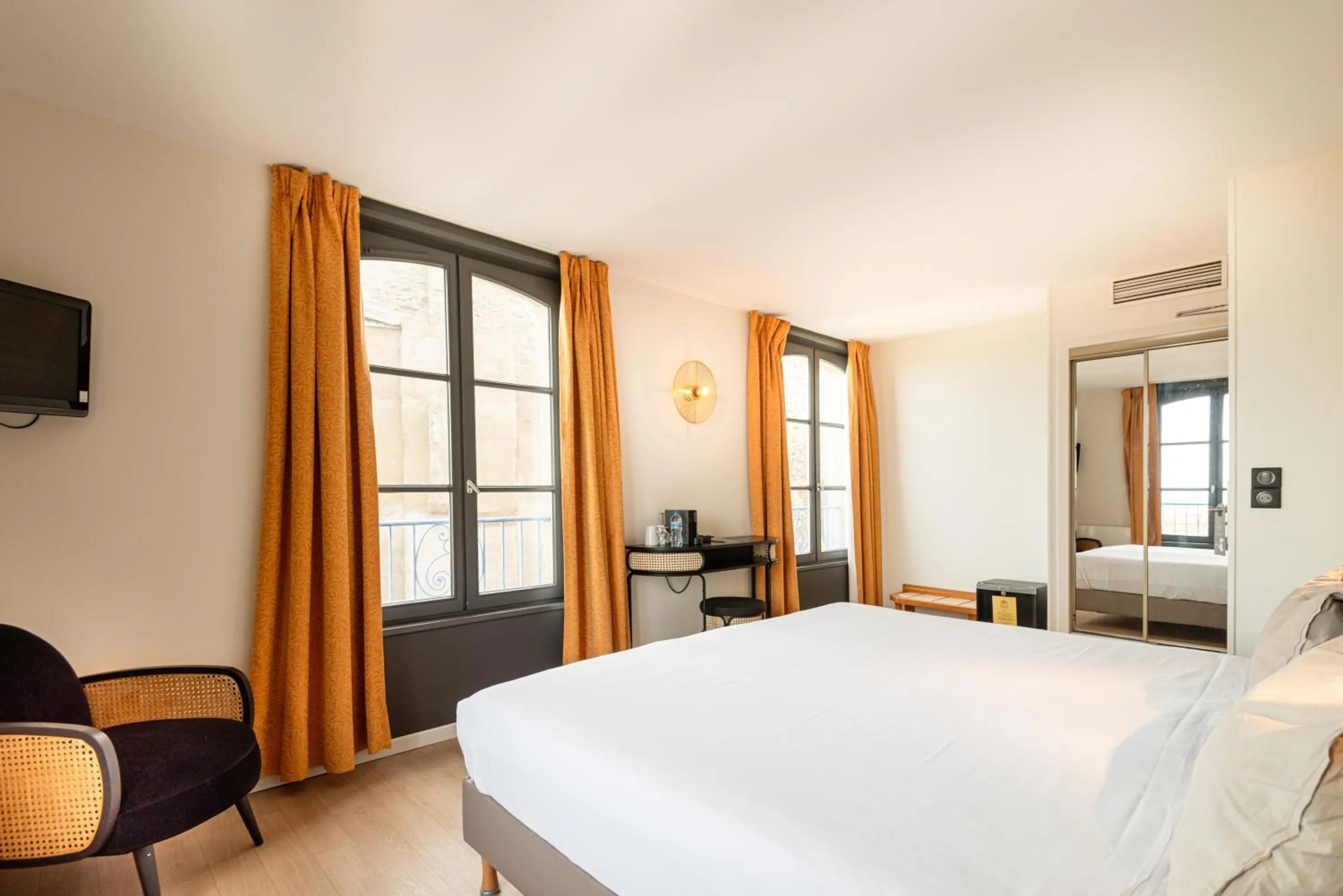 Bed in Hôtel de la Cité