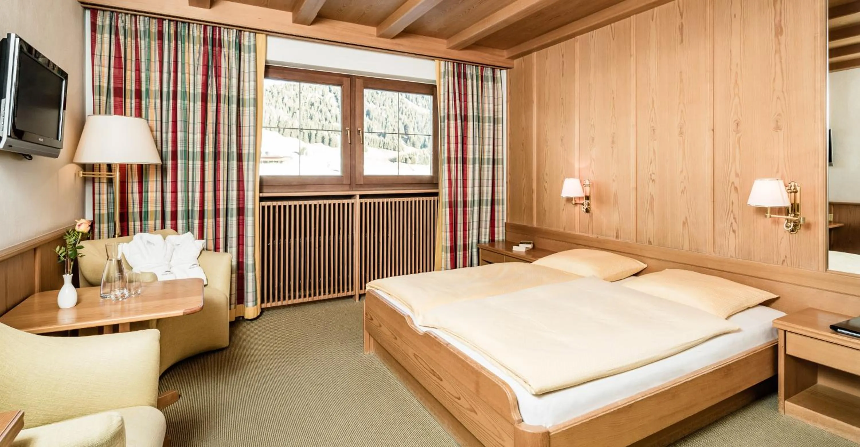 Photo of the whole room, Bed in Seiser Alm Plaza