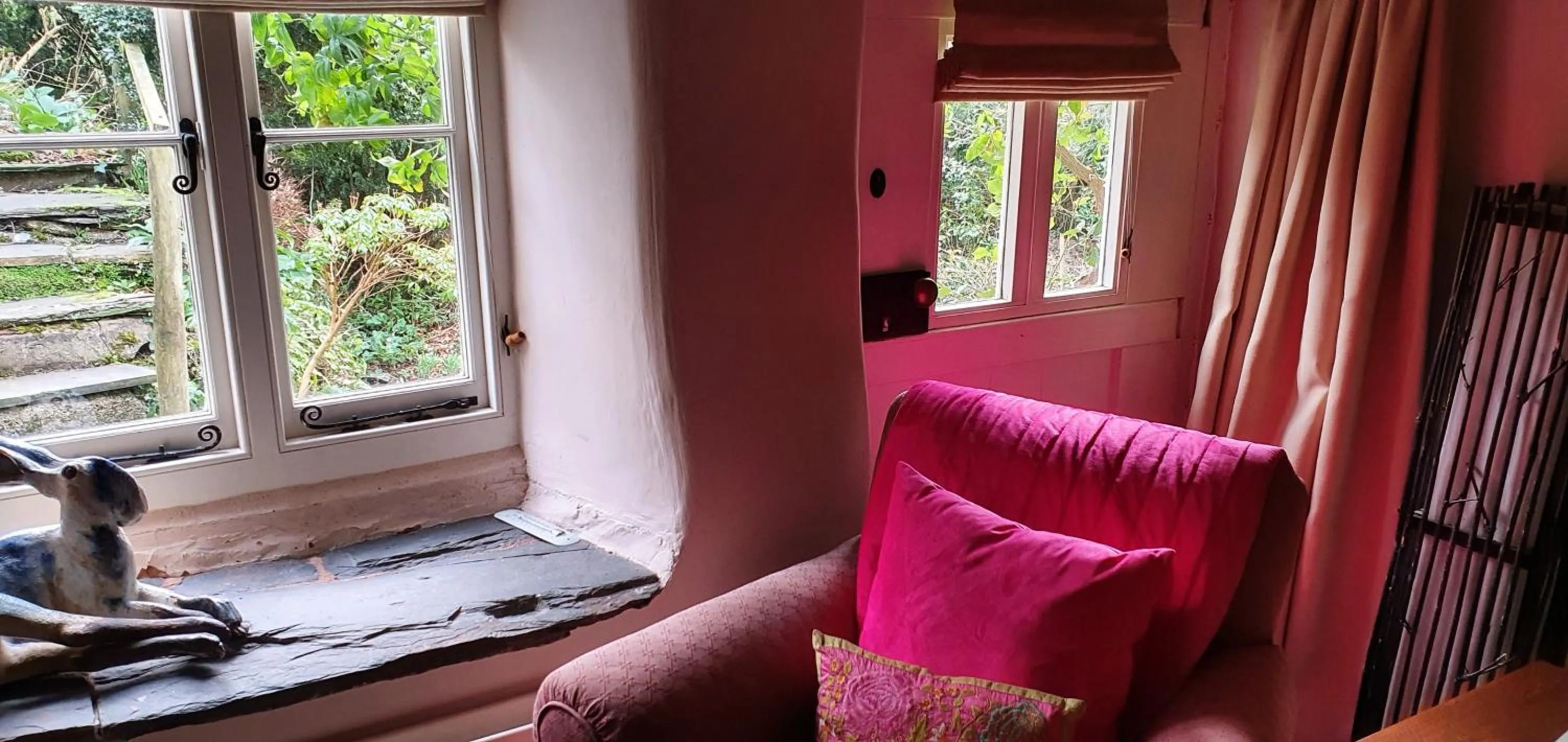 Living room in Tracebridge Cottage B&B