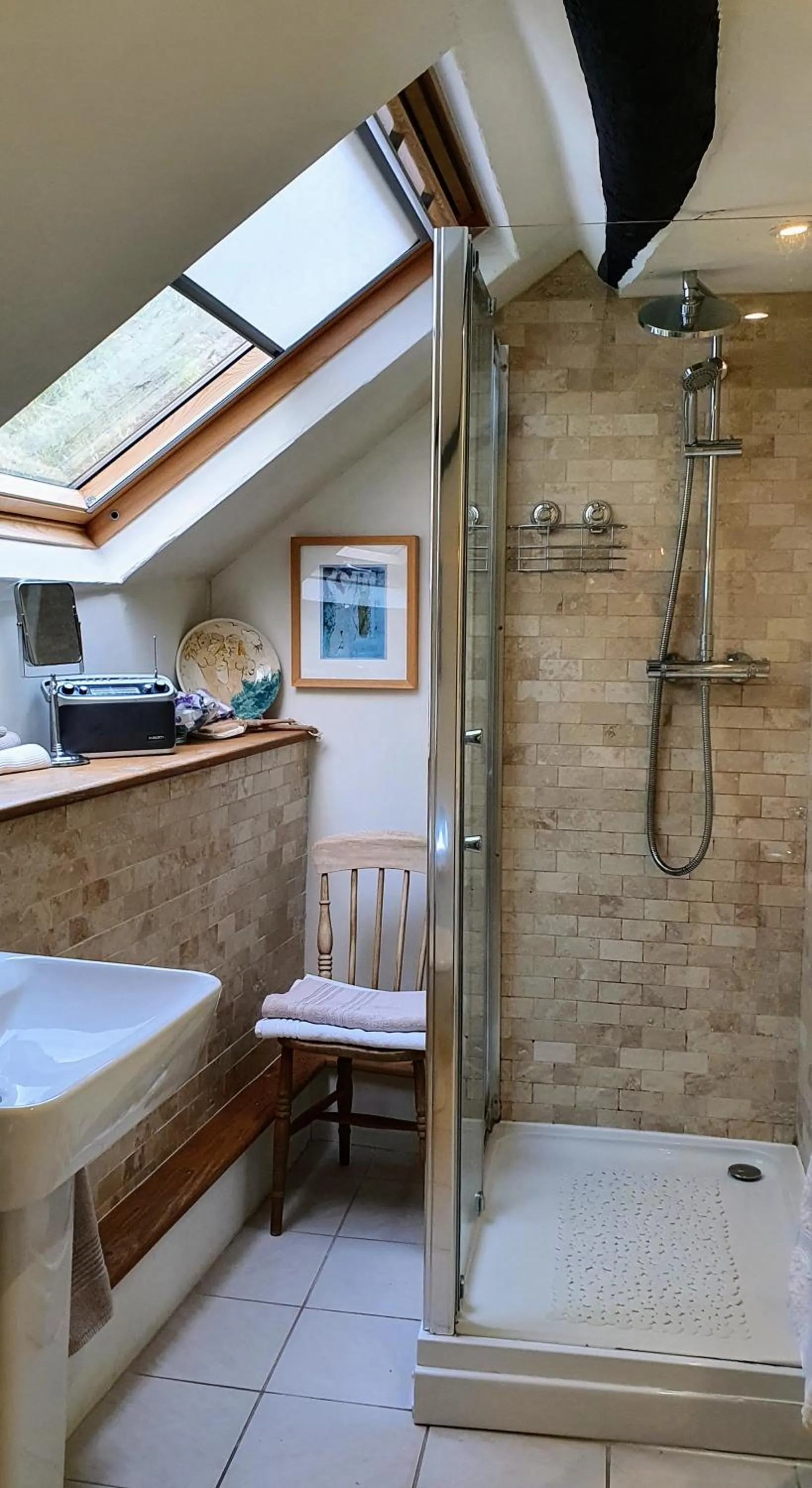 Shower in Tracebridge Cottage B&B