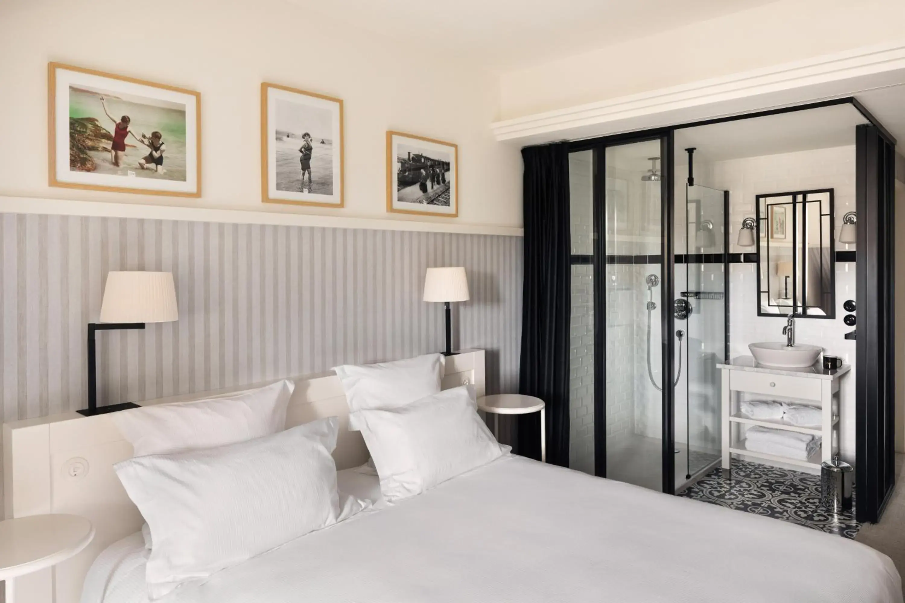 Standard Double Room - Annex Building in Grand Hôtel Perros-Guirec Standard Double Room - Annex Building in Grand Hôtel Perros-Guirec