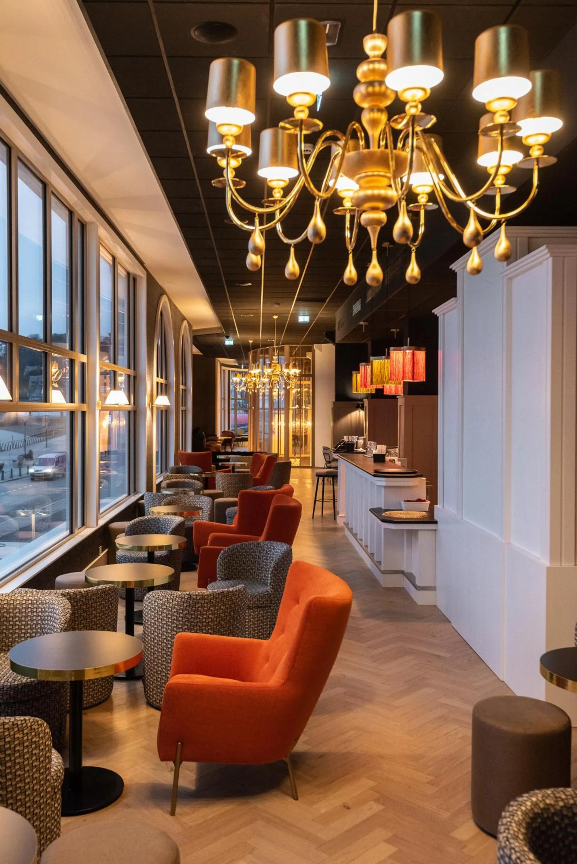 Lounge or bar in Grand Hôtel Perros-Guirec