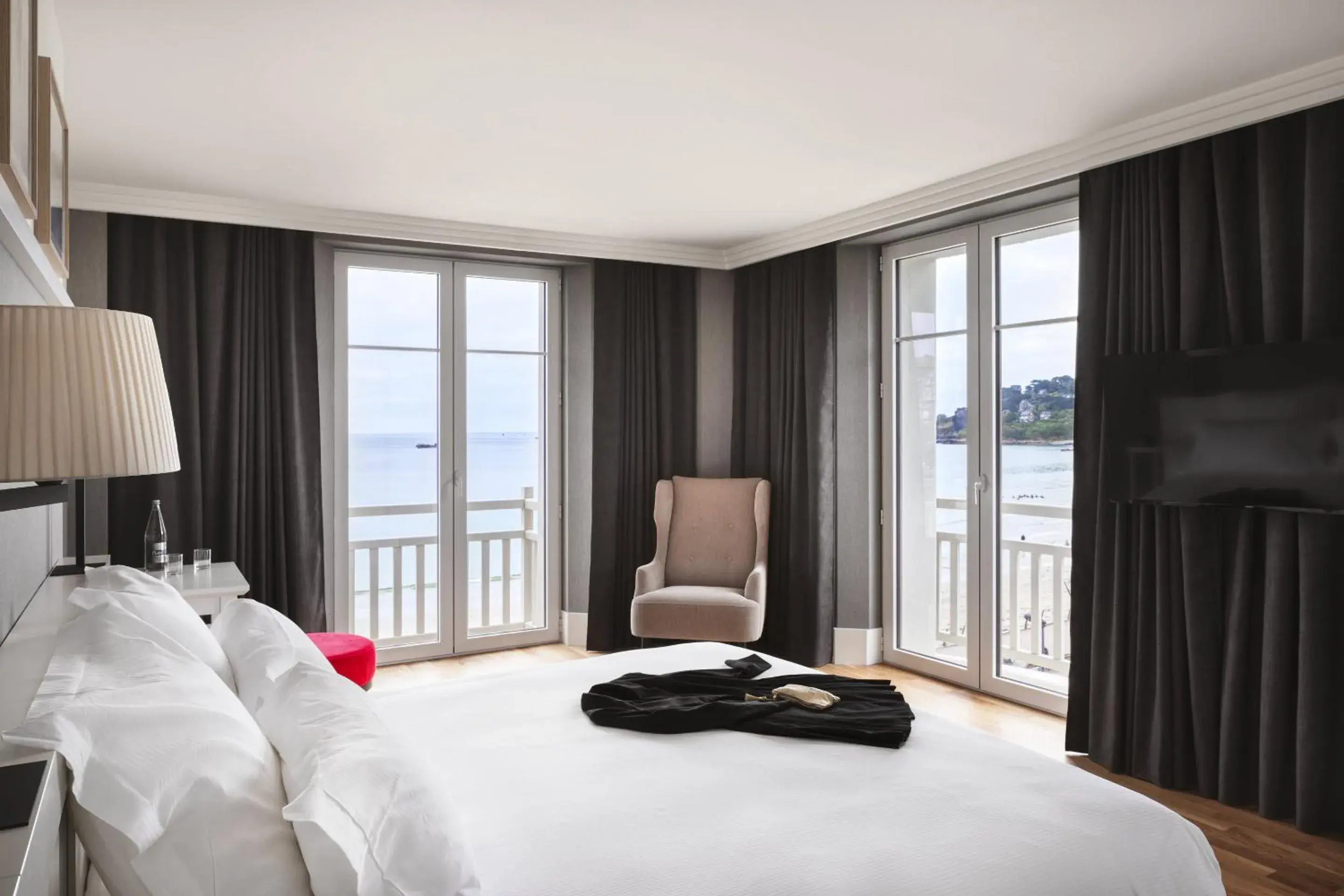 Prestige Double Room with Sea View in Grand Hôtel Perros-Guirec Prestige Double Room with Sea View in Grand Hôtel Perros-Guirec