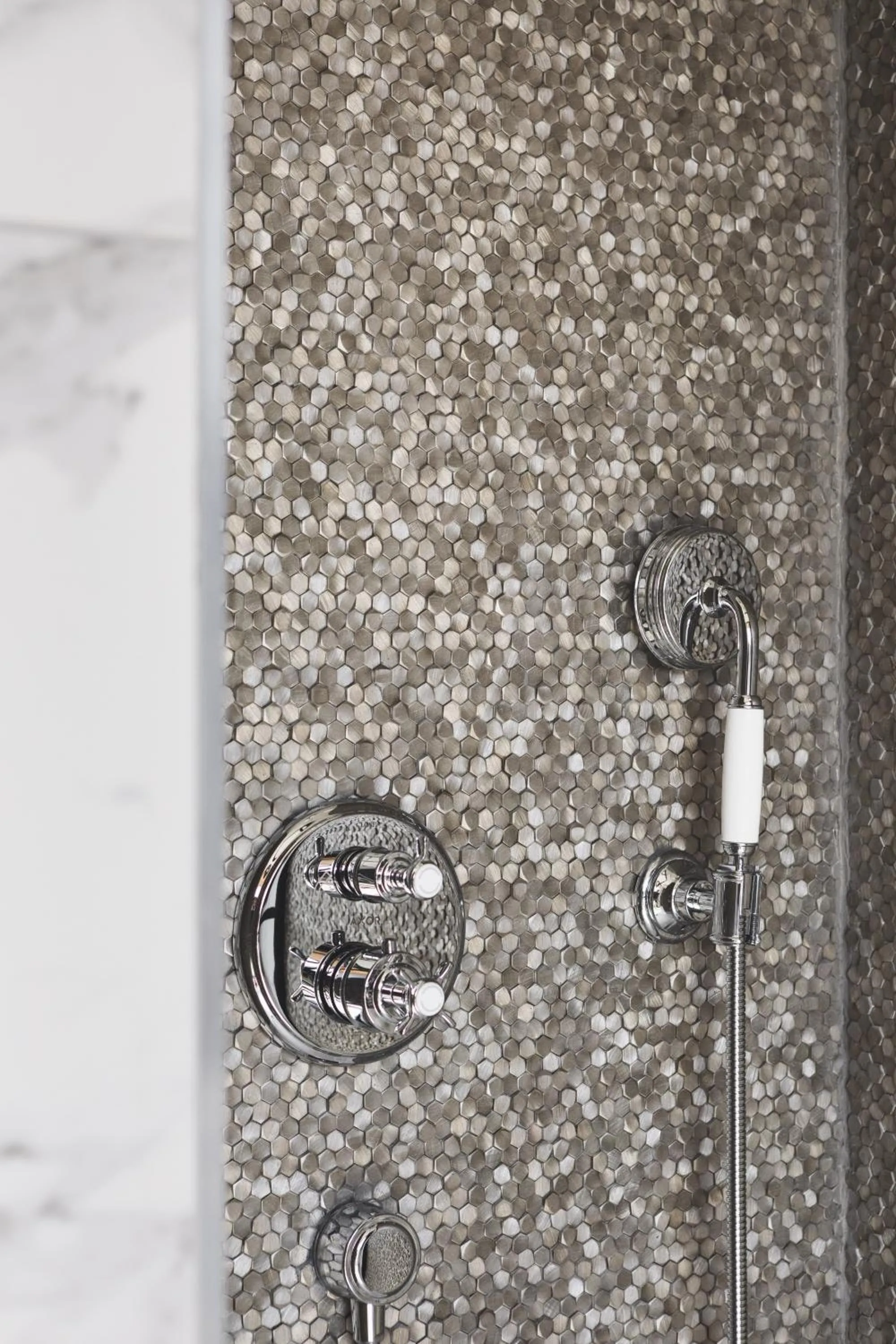 Shower in Grand Hôtel Perros-Guirec