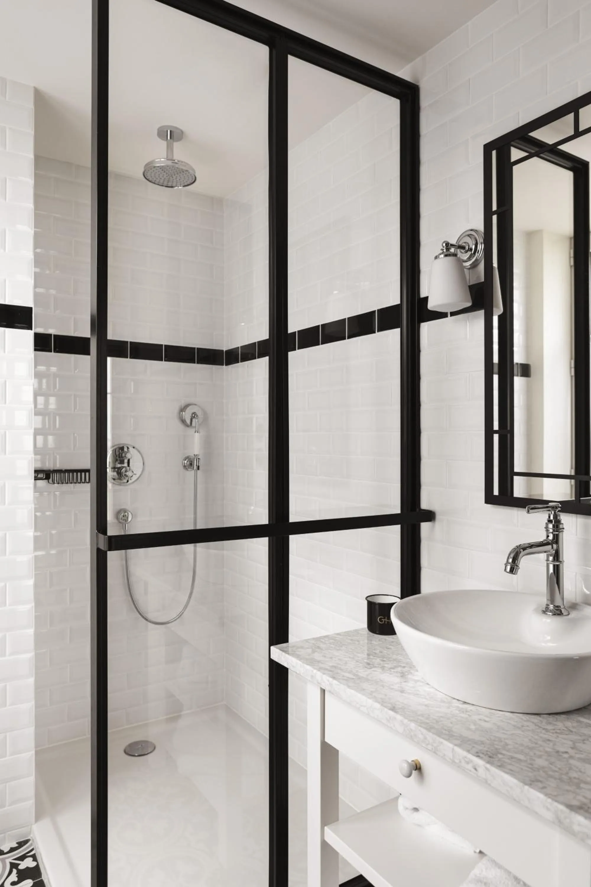 Shower in Grand Hôtel Perros-Guirec