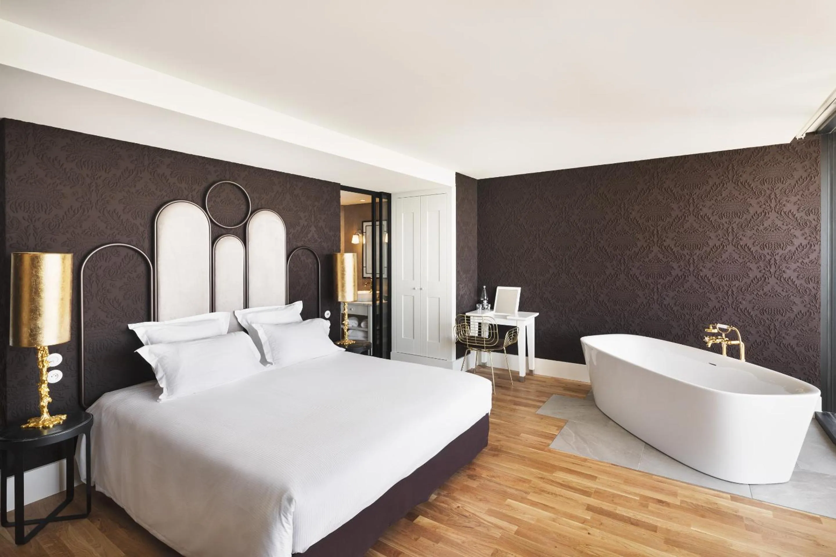 Photo of the whole room, Bed in Grand Hôtel Perros-Guirec