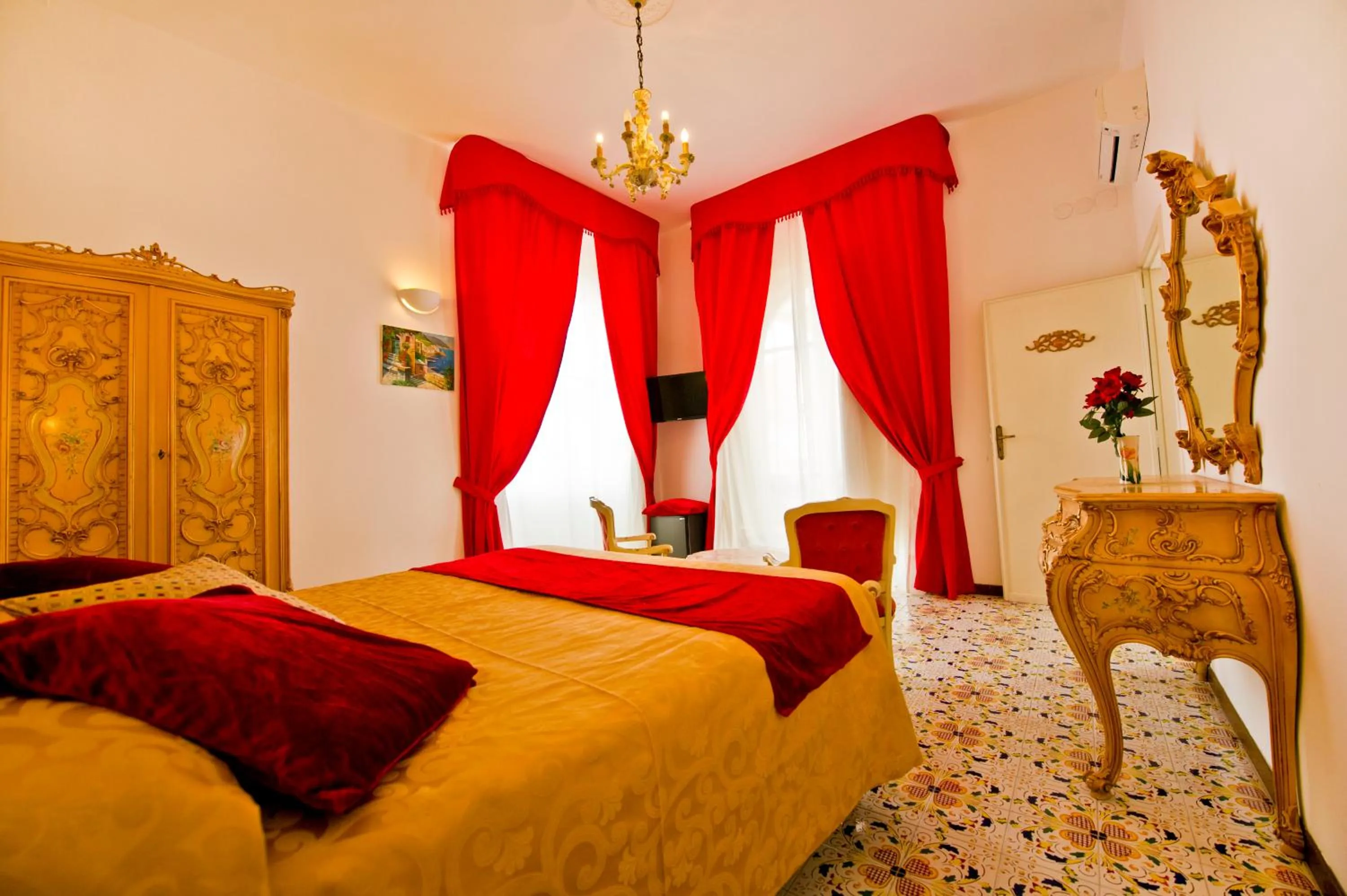 Photo of the whole room, Bed in Residenza Sole Amalfi