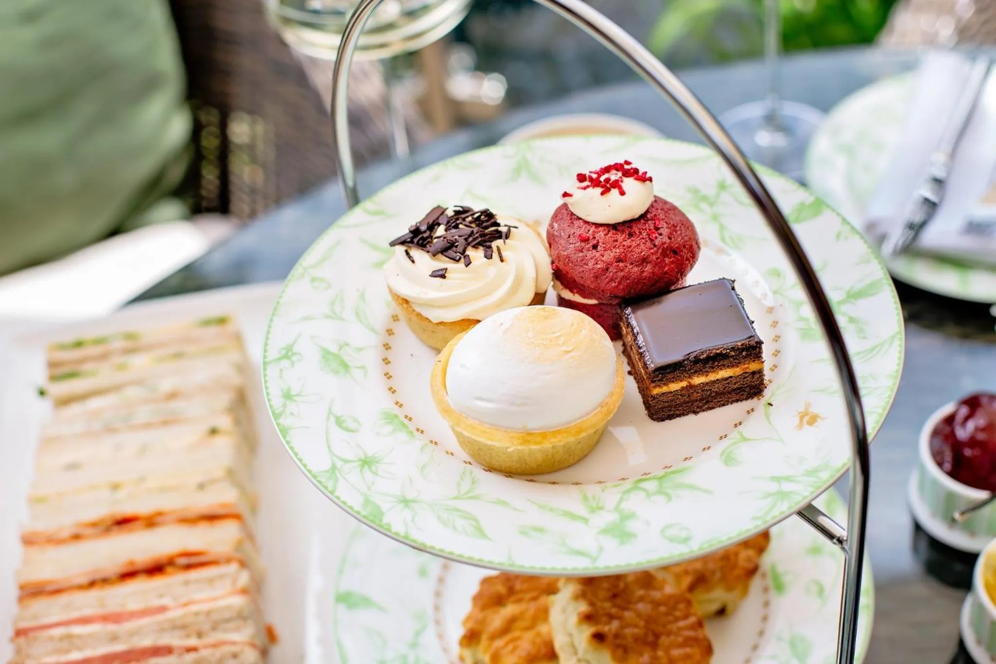 Restaurant/places to eat in Holiday Inn London Kensington High St. by IHG