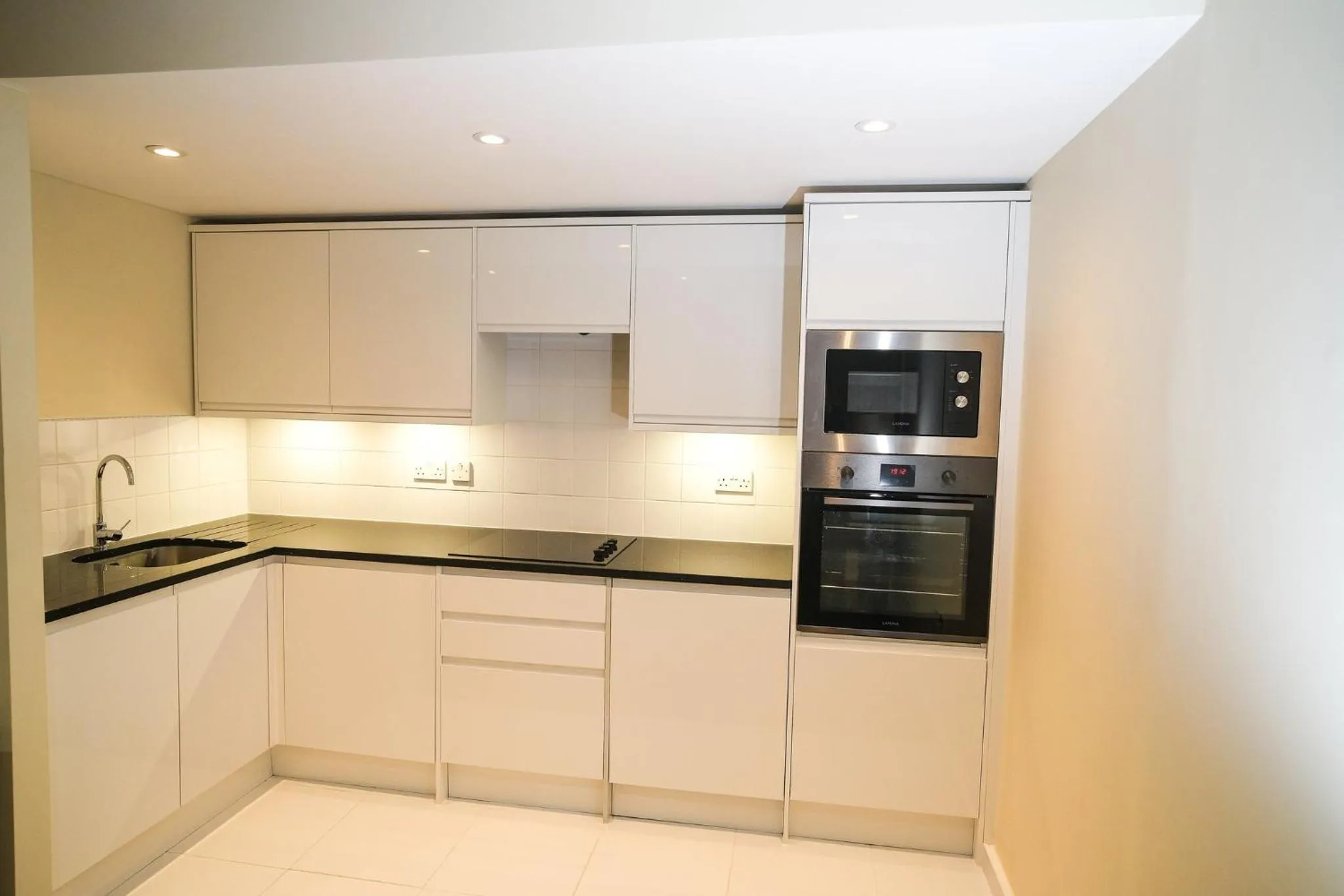 Photo of the whole room in Holiday Inn London Kensington High St. by IHG