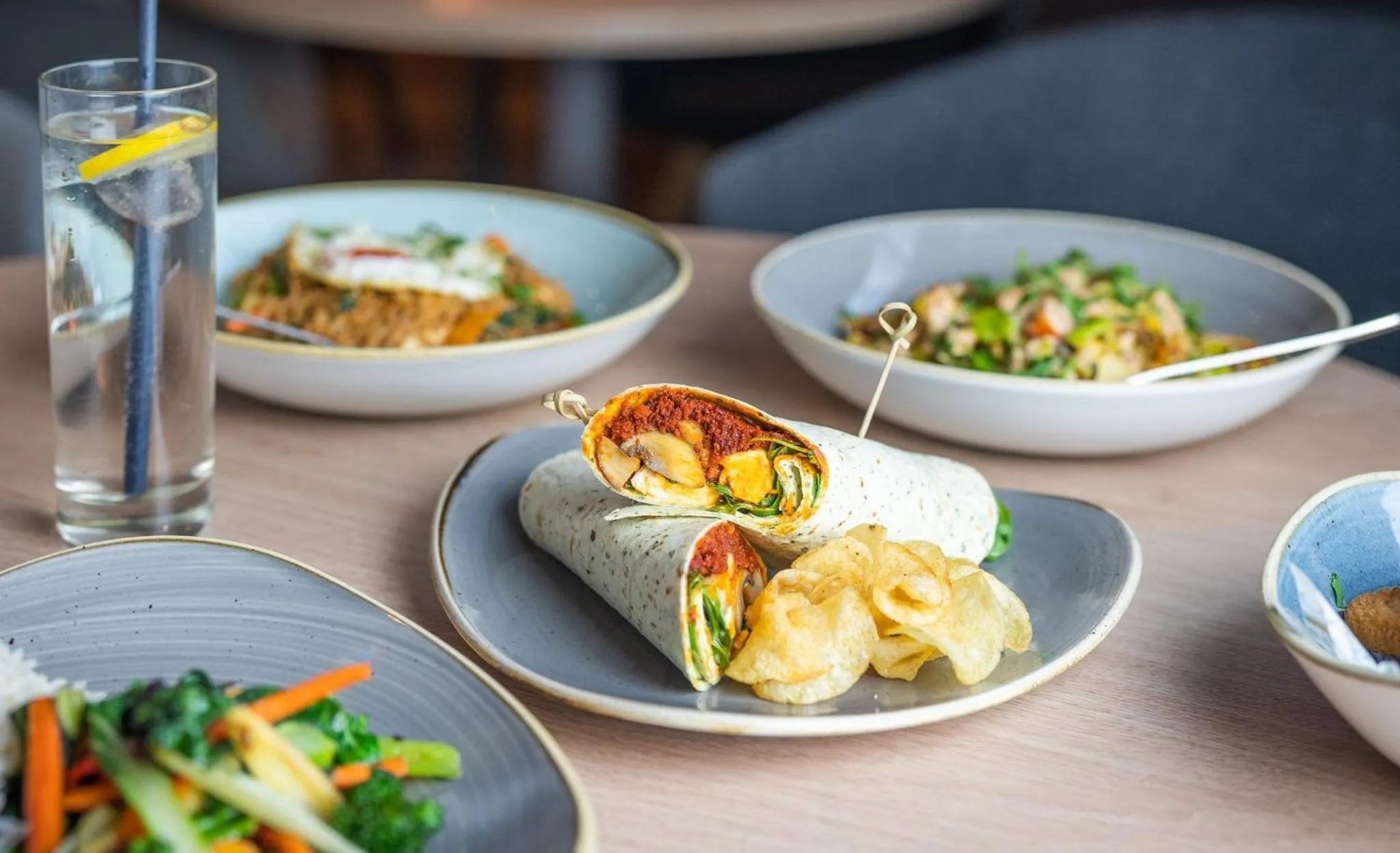 Restaurant/places to eat in Holiday Inn London Kensington High St. by IHG