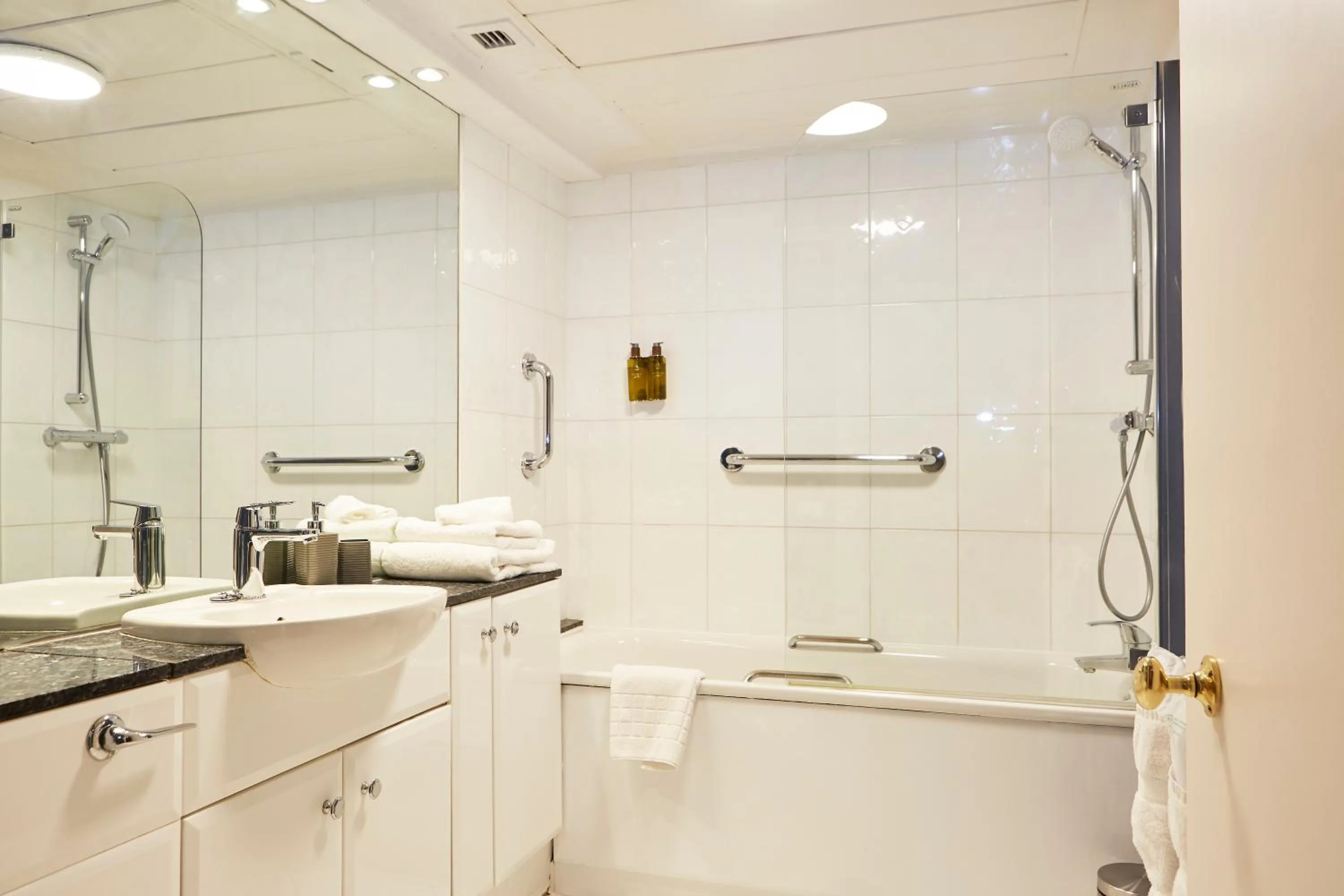 Bathroom in 9 Hertford Street - 4 Stars VisitEngland